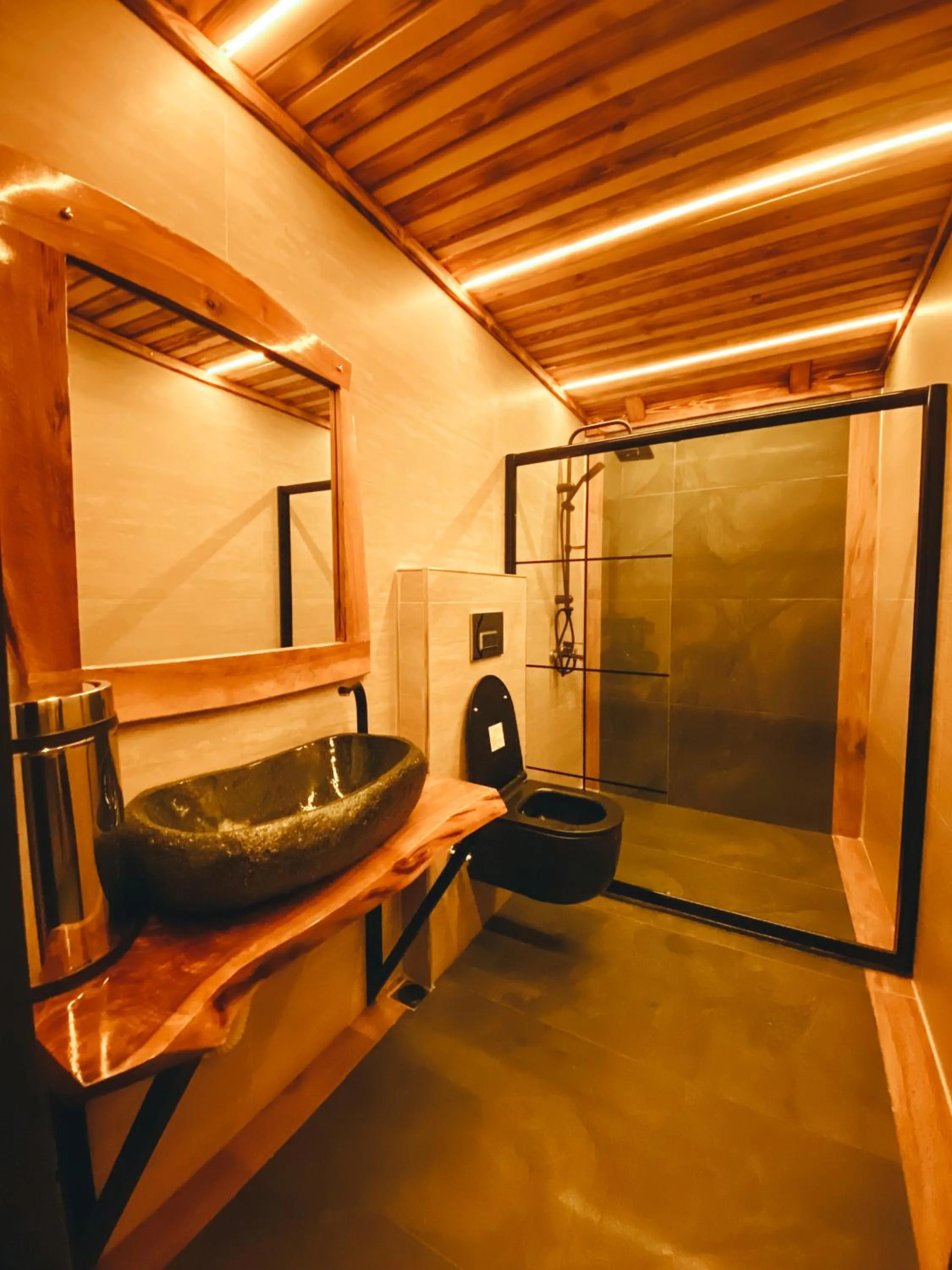 Bathroom in ZirvedeKal Suit Otel