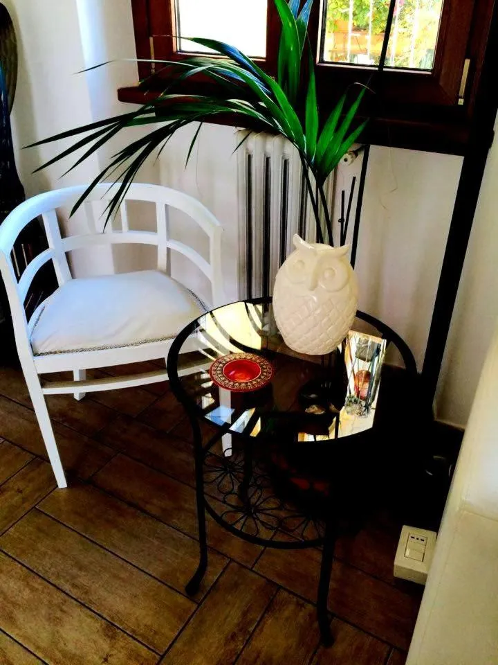 Communal lounge/ TV room, Bed in Shelisa B&B