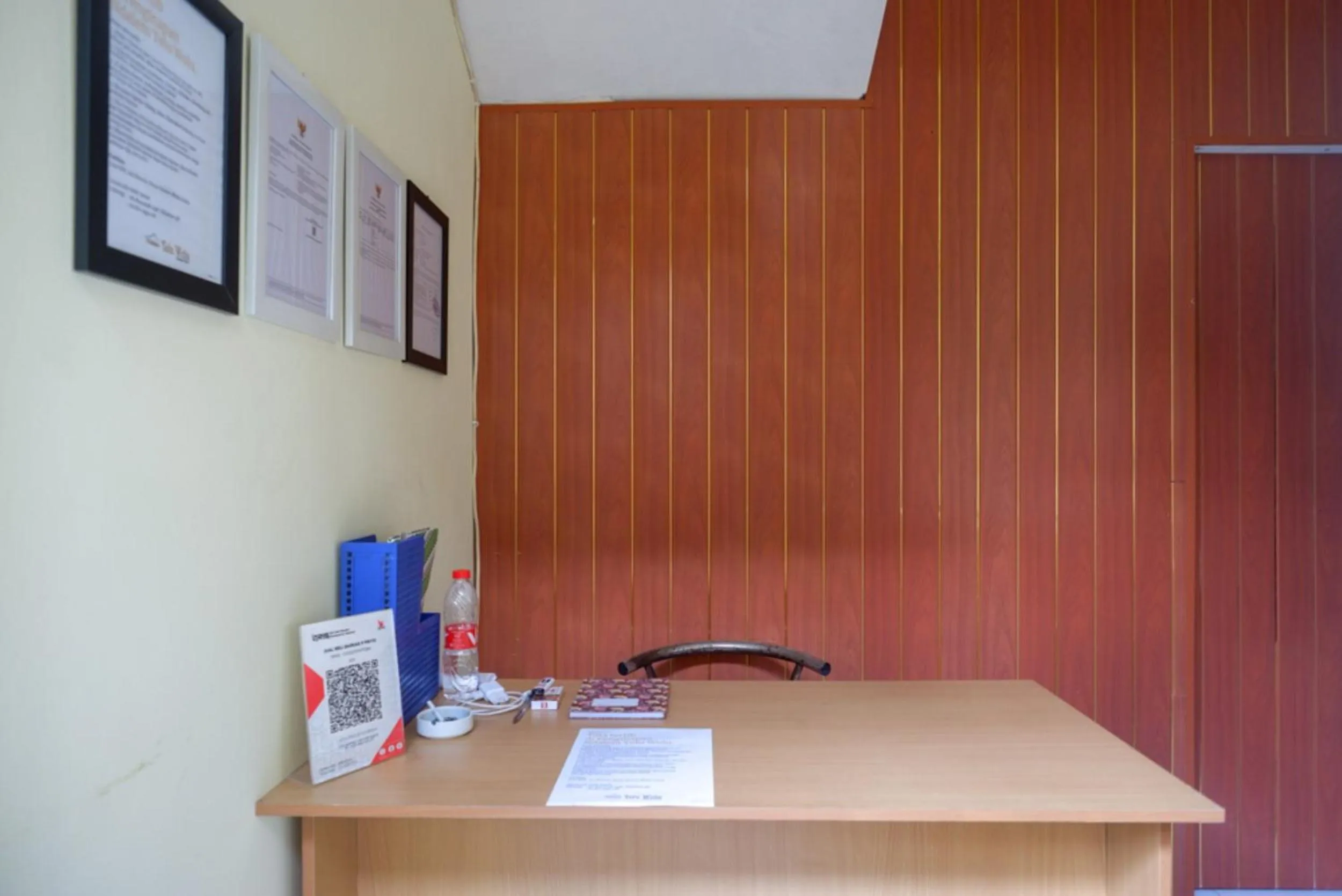 Lobby or reception in Urbanview Hotel Telu Wolu Monjali by RedDoorz