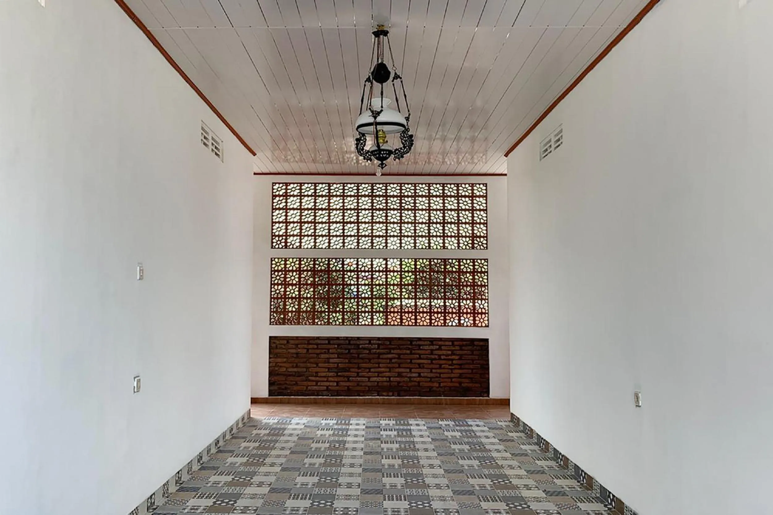 Property building in Urbanview Hotel Telu Wolu Monjali by RedDoorz