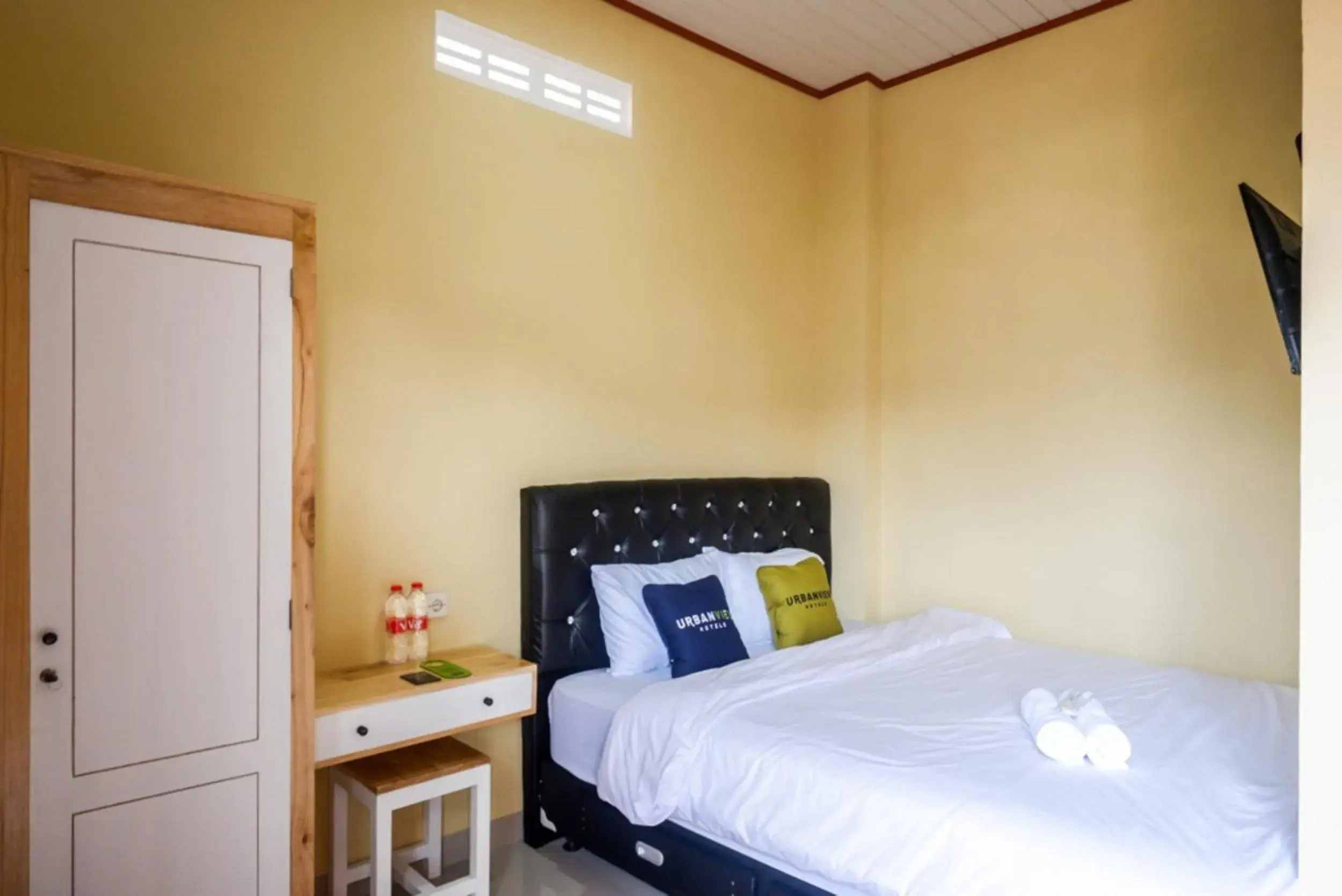 Superior Double Room in Urbanview Hotel Telu Wolu Monjali by RedDoorz Superior Double Room in Urbanview Hotel Telu Wolu Monjali by RedDoorz