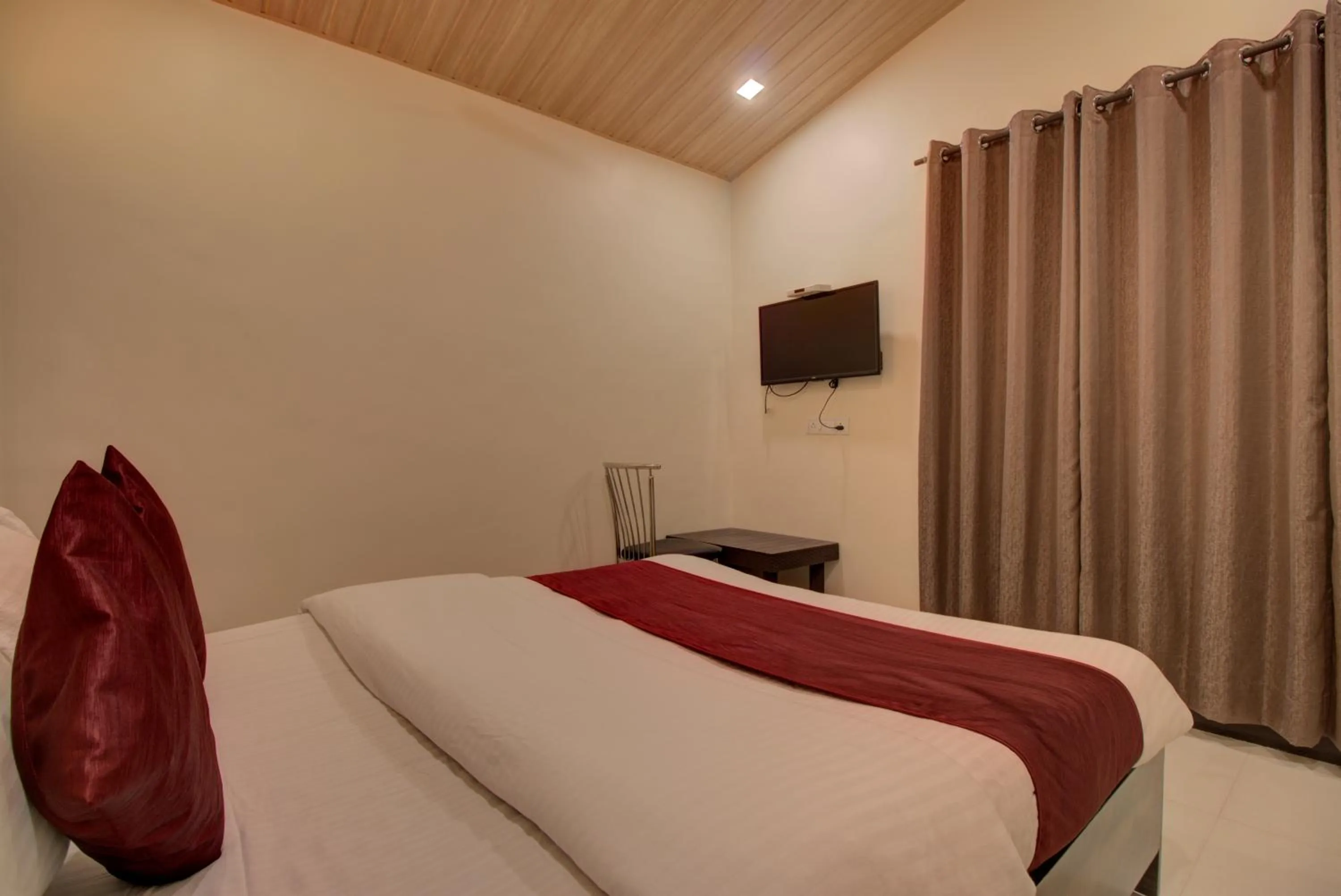TV and multimedia, Bed in Hotel Snehaprabha - Near to Nagaon Beach Alibaug