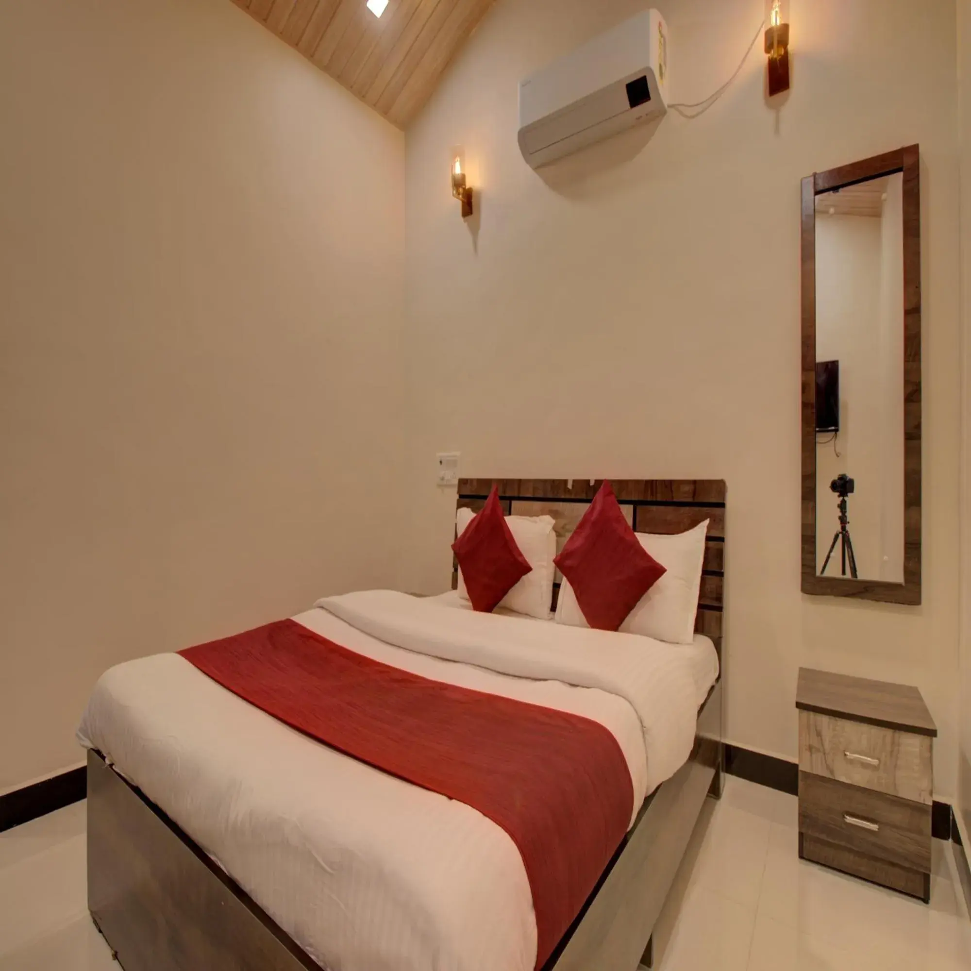 Double Room in Hotel Snehaprabha - Near to Nagaon Beach Alibaug Double Room in Hotel Snehaprabha - Near to Nagaon Beach Alibaug