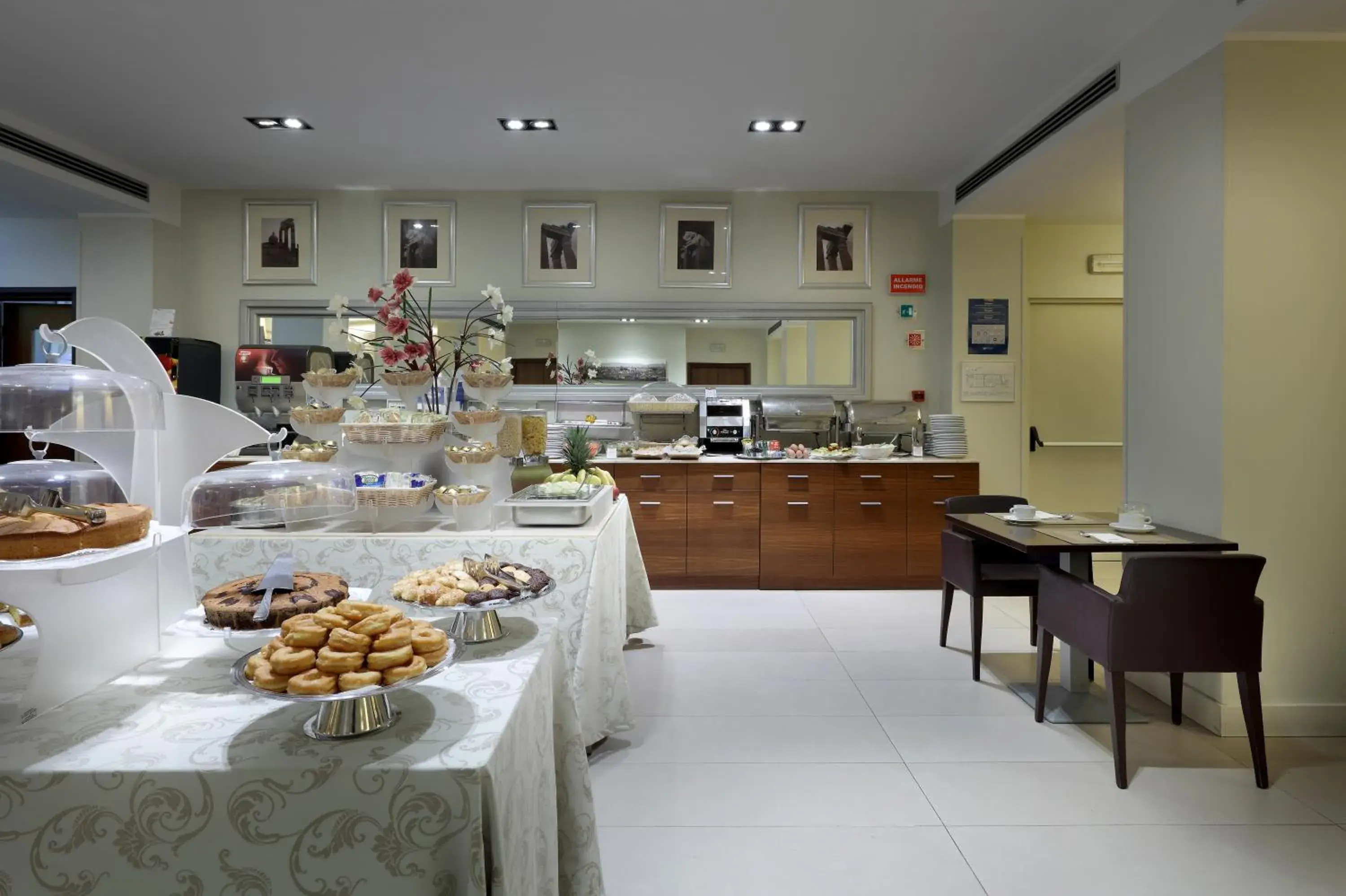 Breakfast in Mercure Roma Centro Saint John Breakfast in Mercure Roma Centro Saint John