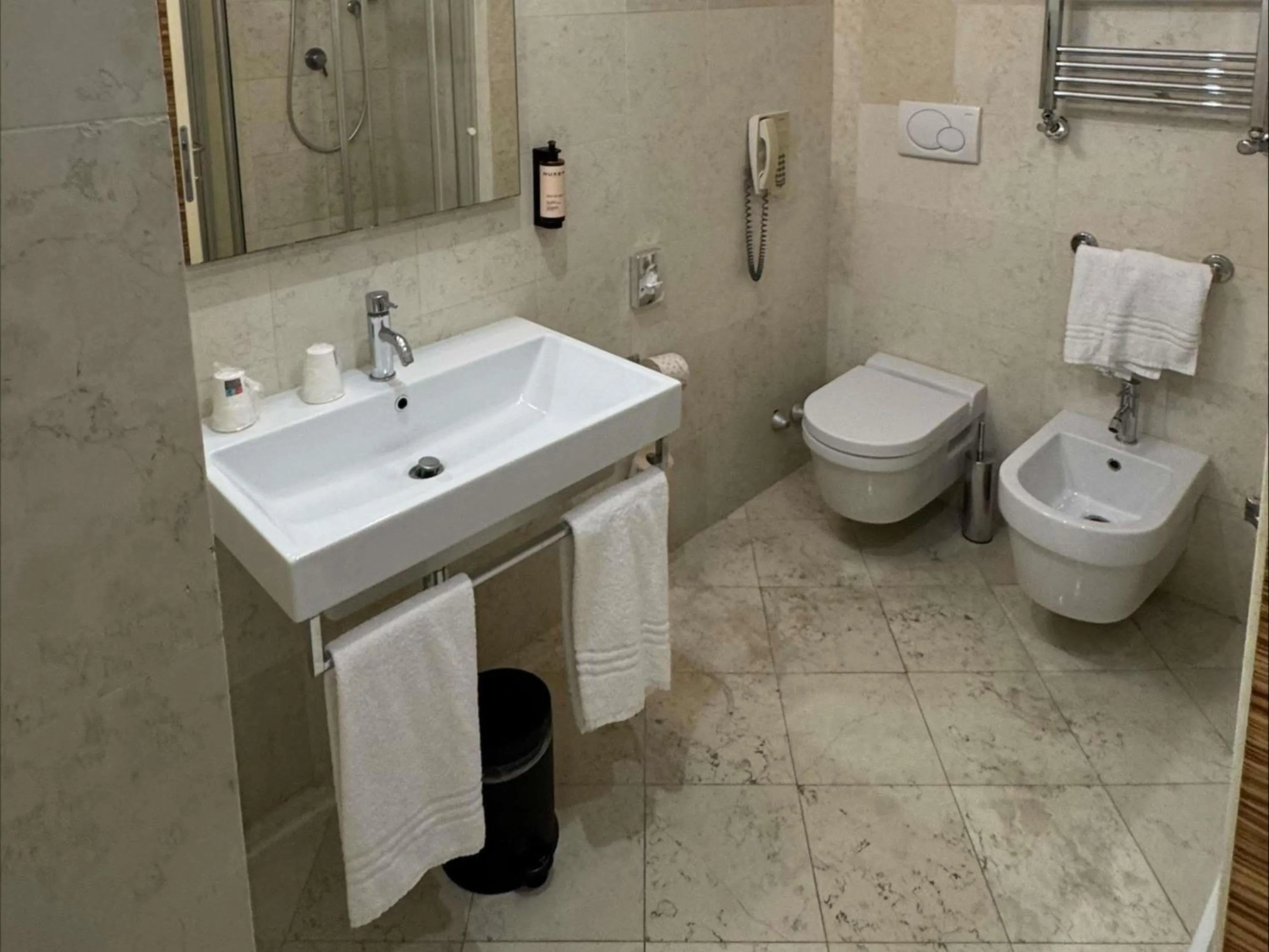 Bedroom in Mercure Roma Centro Saint John