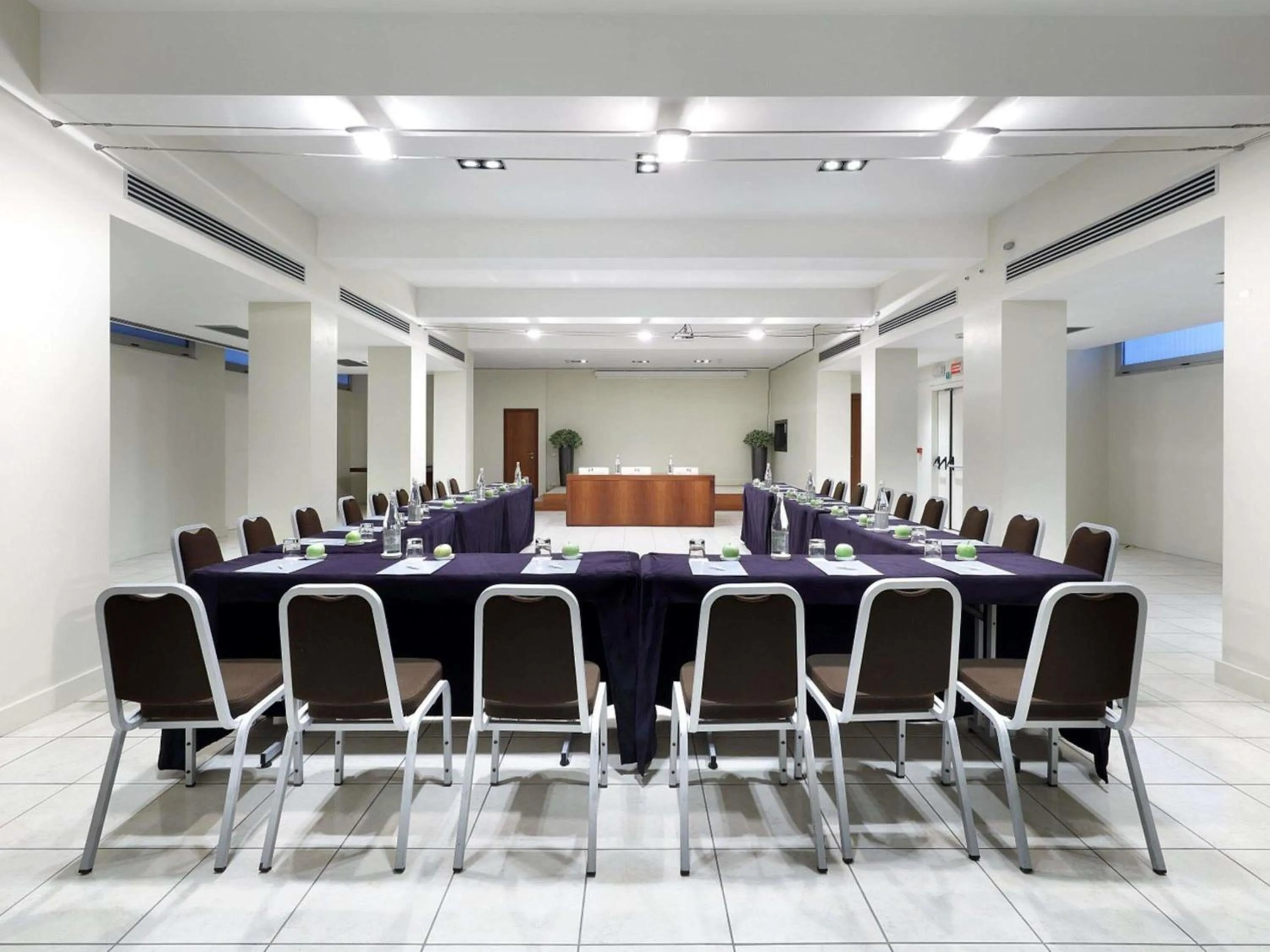 Meeting/conference room in Mercure Roma Centro Saint John