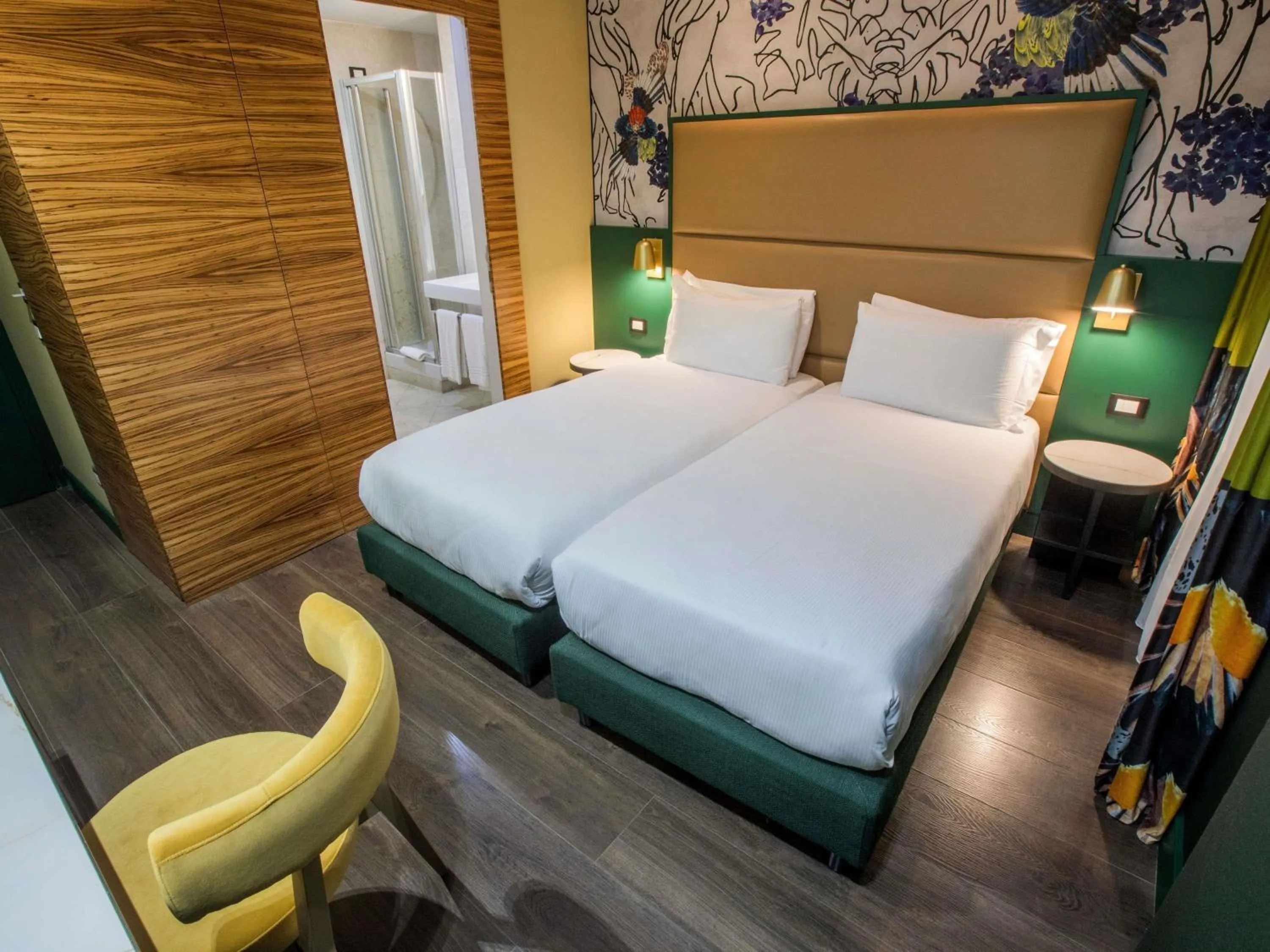 Bedroom, Bed in Mercure Roma Centro Saint John