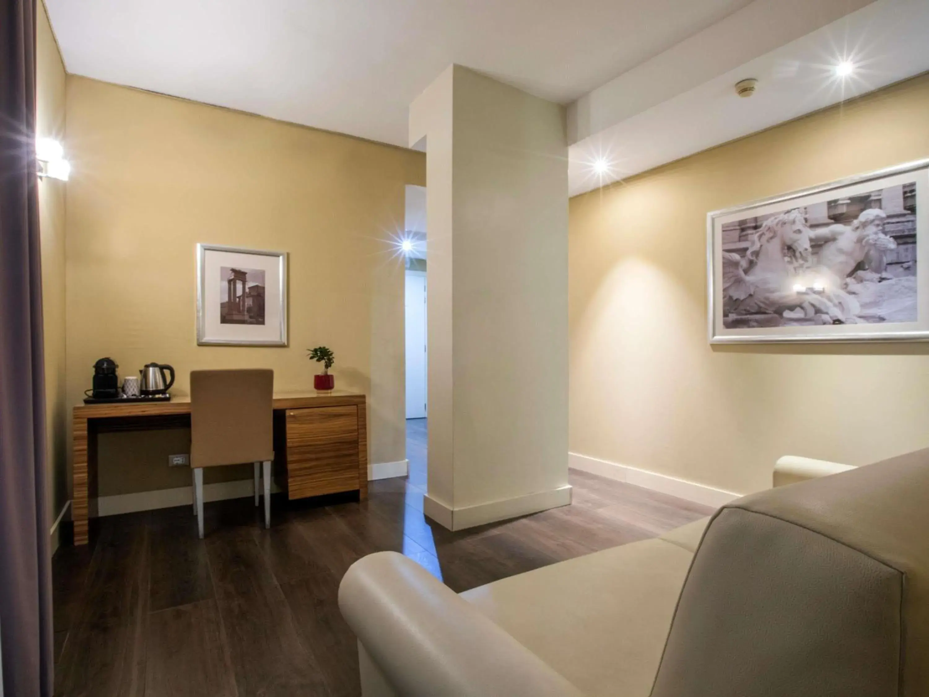 Bedroom in Mercure Roma Centro Saint John Bedroom in Mercure Roma Centro Saint John