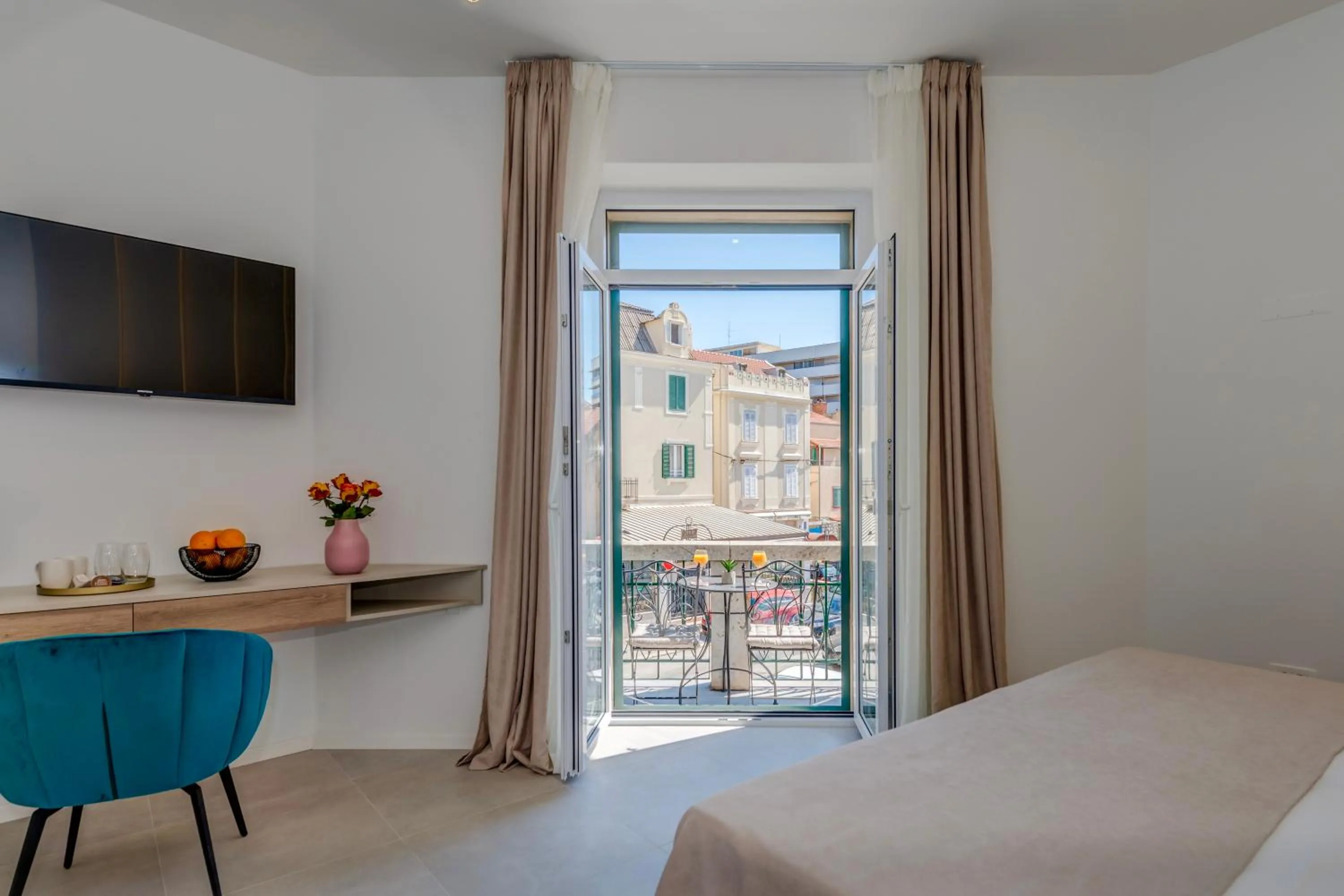 Balcony/Terrace, Bed in 48 Rooms Split