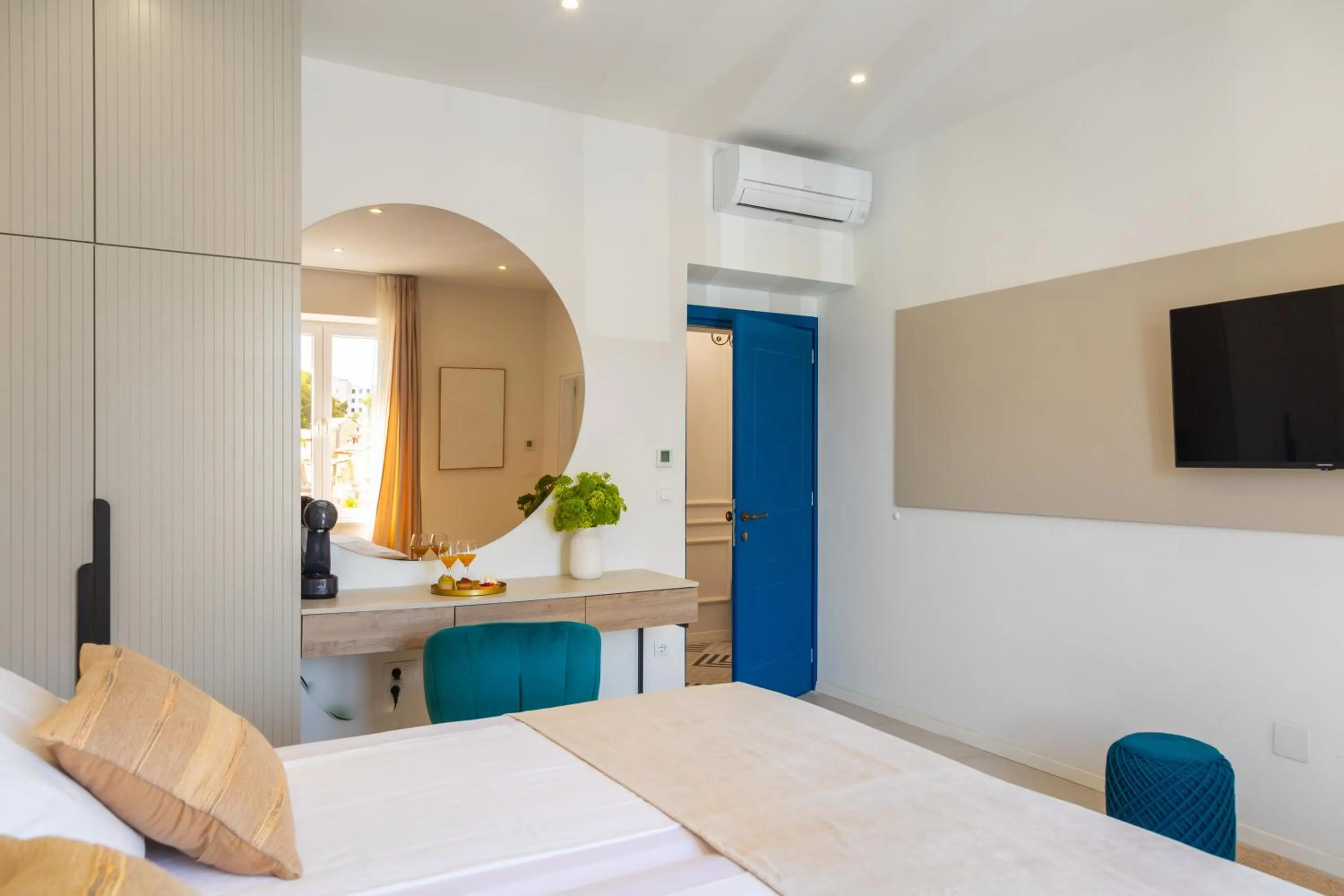 TV and multimedia, Bed in 48 Rooms Split