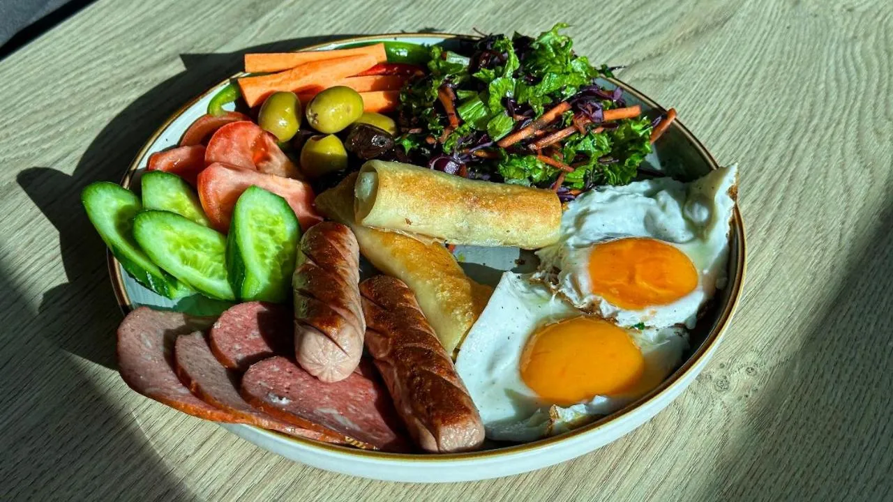 Breakfast in Season Suite Apart-Hotel