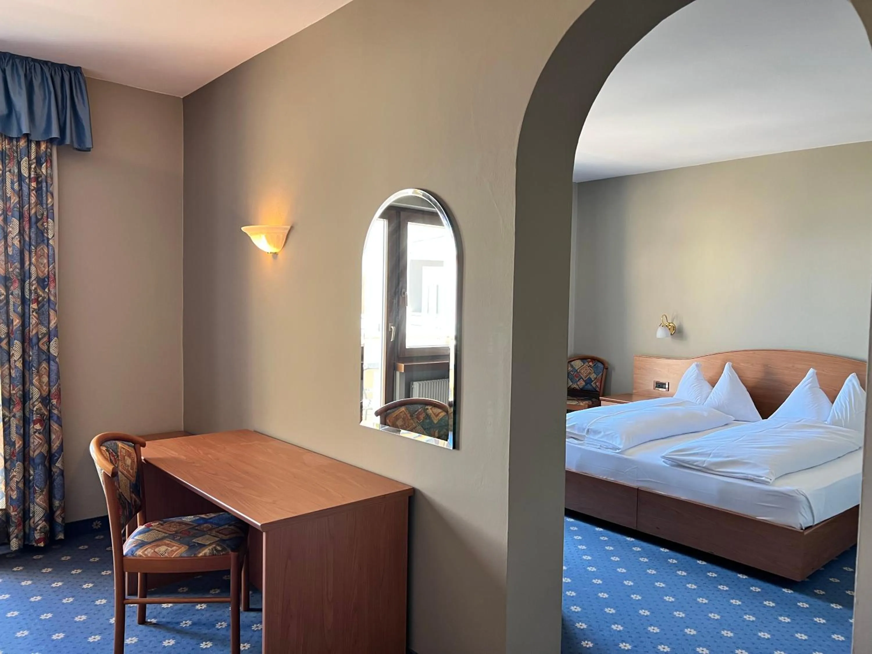 Photo of the whole room in PanoramaHotel Penegal