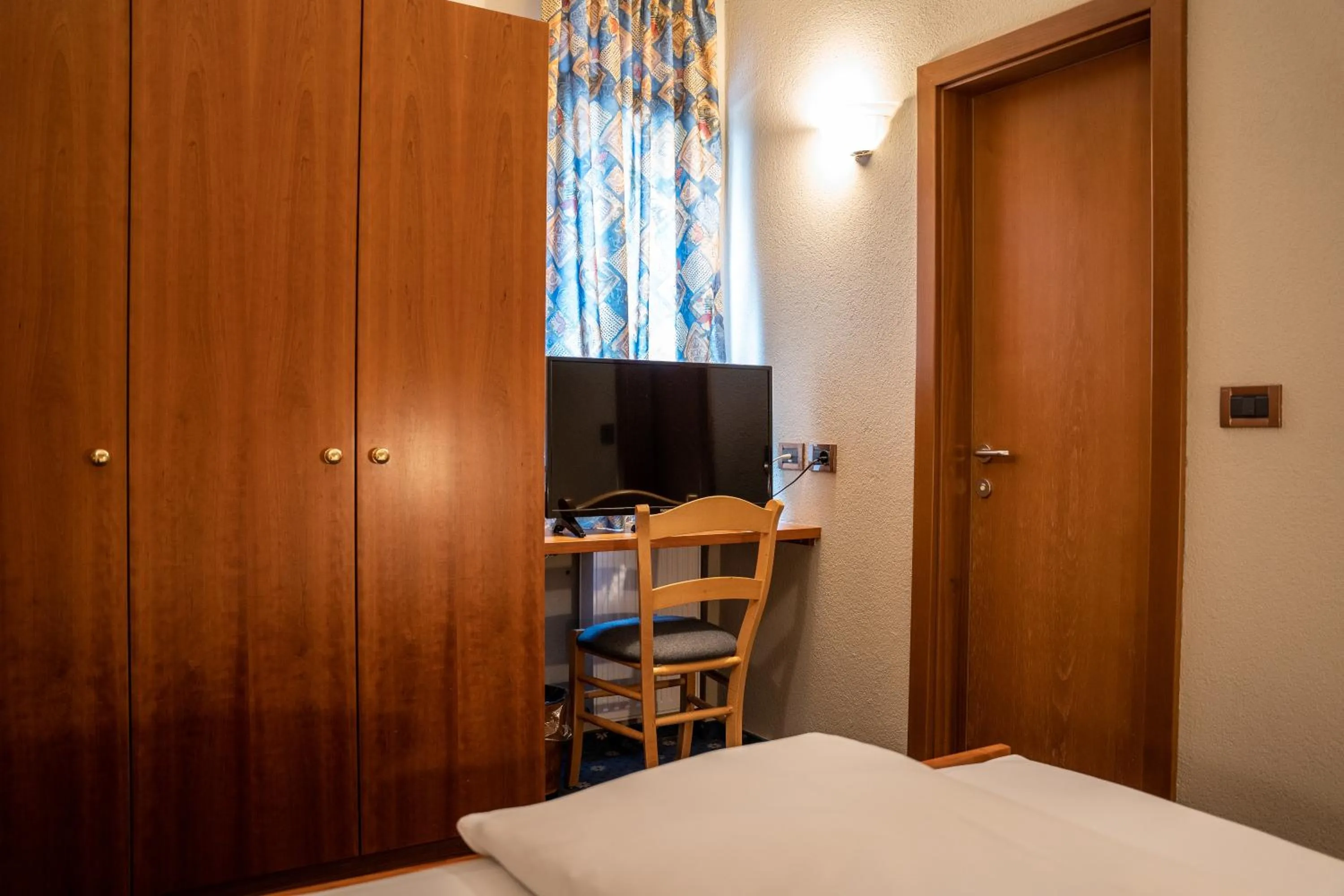 Photo of the whole room in PanoramaHotel Penegal