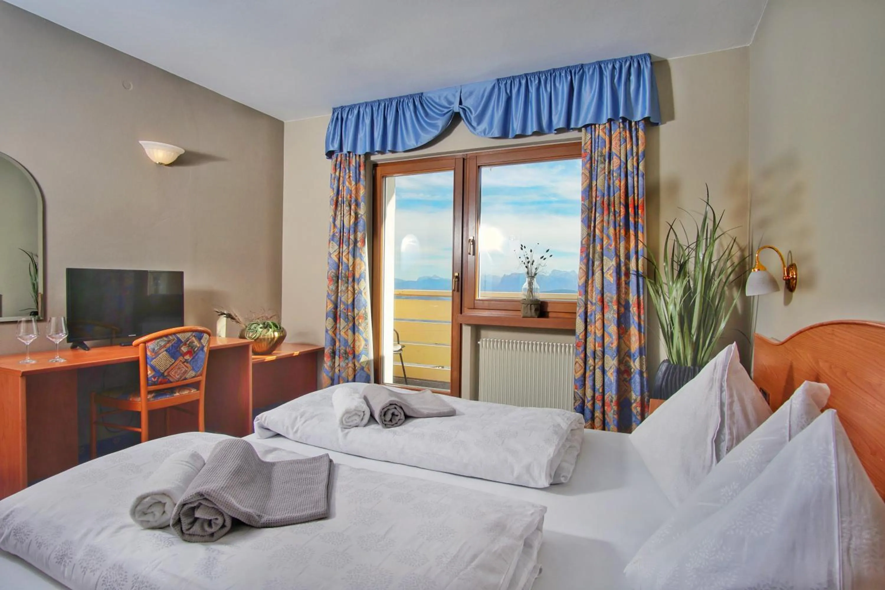 Photo of the whole room in PanoramaHotel Penegal