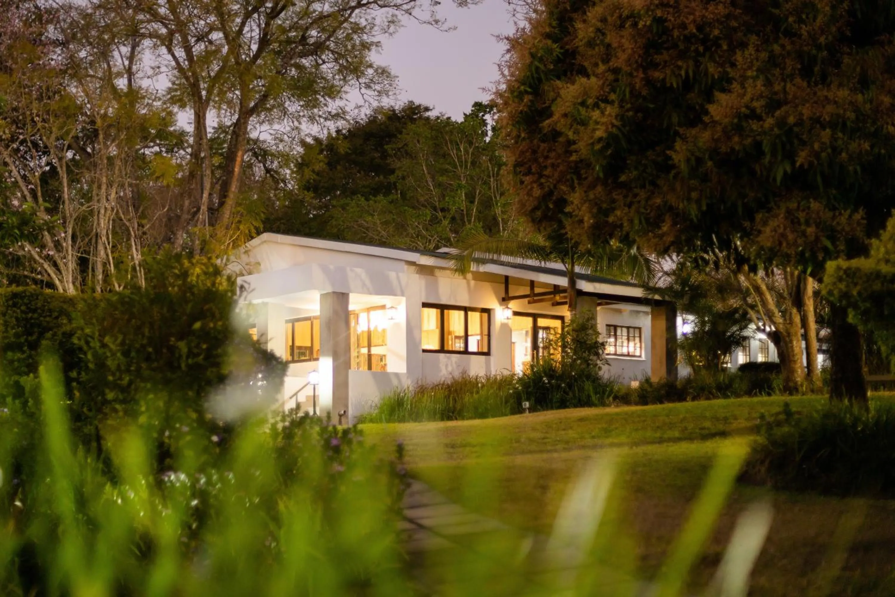 Restaurant/places to eat in Nut Grove Boutique Hotel