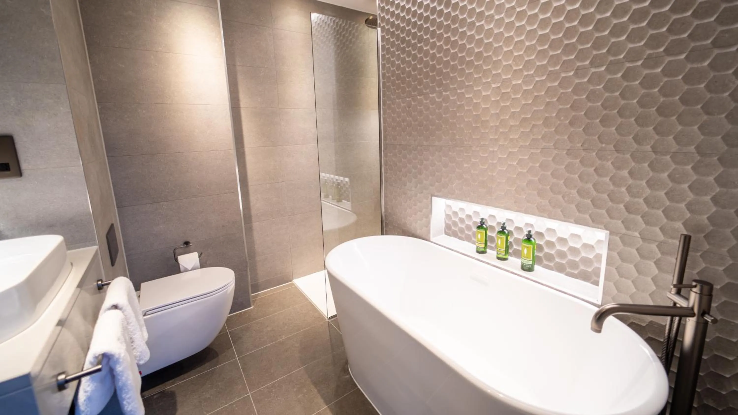 Bath in Forty Seven Hotel Manchester, WorldHotels Crafted
