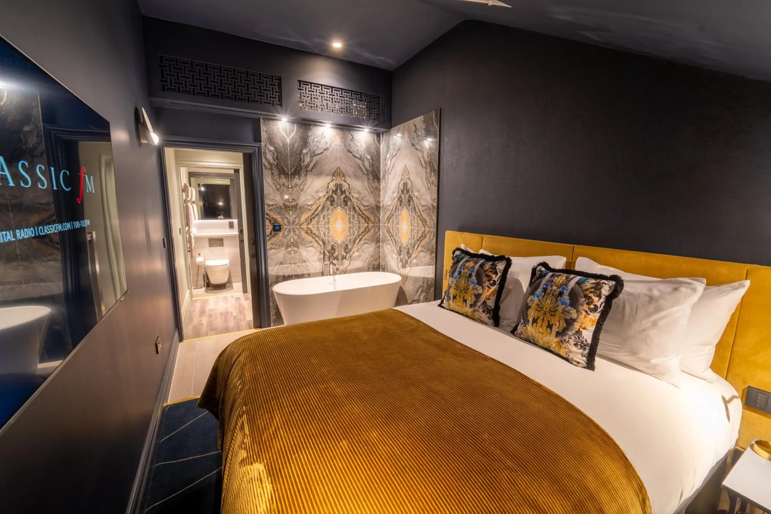 Split Level King Suite with Living Area, Kitchenette and In-Room Bath Tub - Non-Smoking in Forty Seven Hotel Manchester, WorldHotels Crafted Split Level King Suite with Living Area, Kitchenette and In-Room Bath Tub - Non-Smoking in Forty Seven Hotel Manchester, WorldHotels Crafted