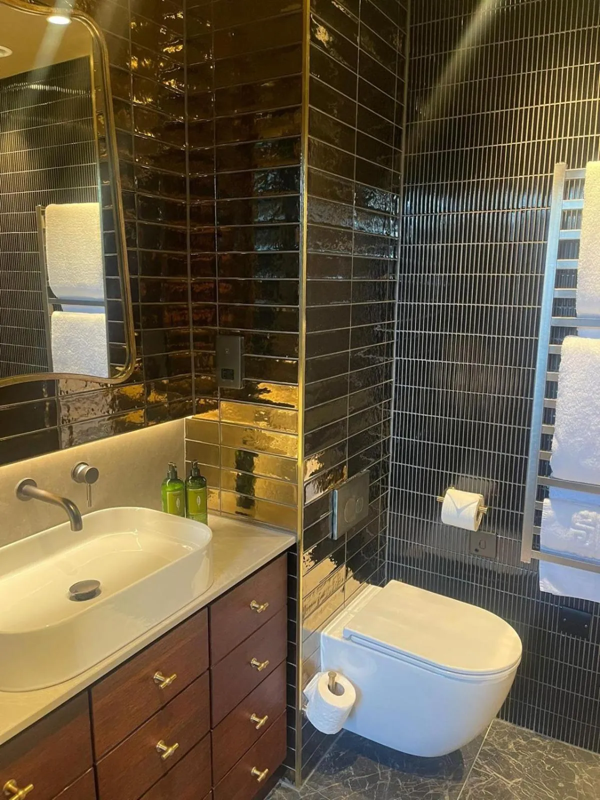 Bathroom in Forty Seven Hotel Manchester, WorldHotels Crafted