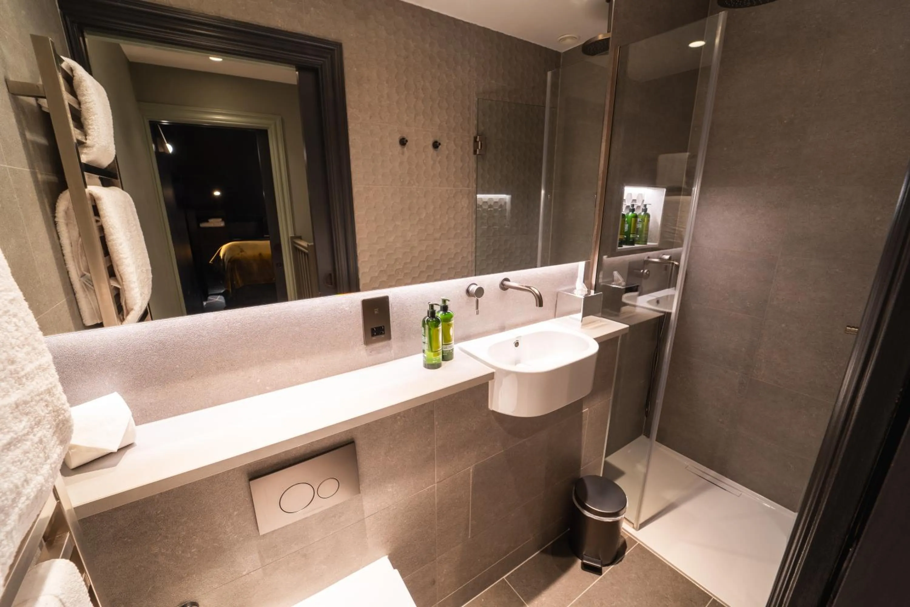 Shower in Forty Seven Hotel Manchester, WorldHotels Crafted