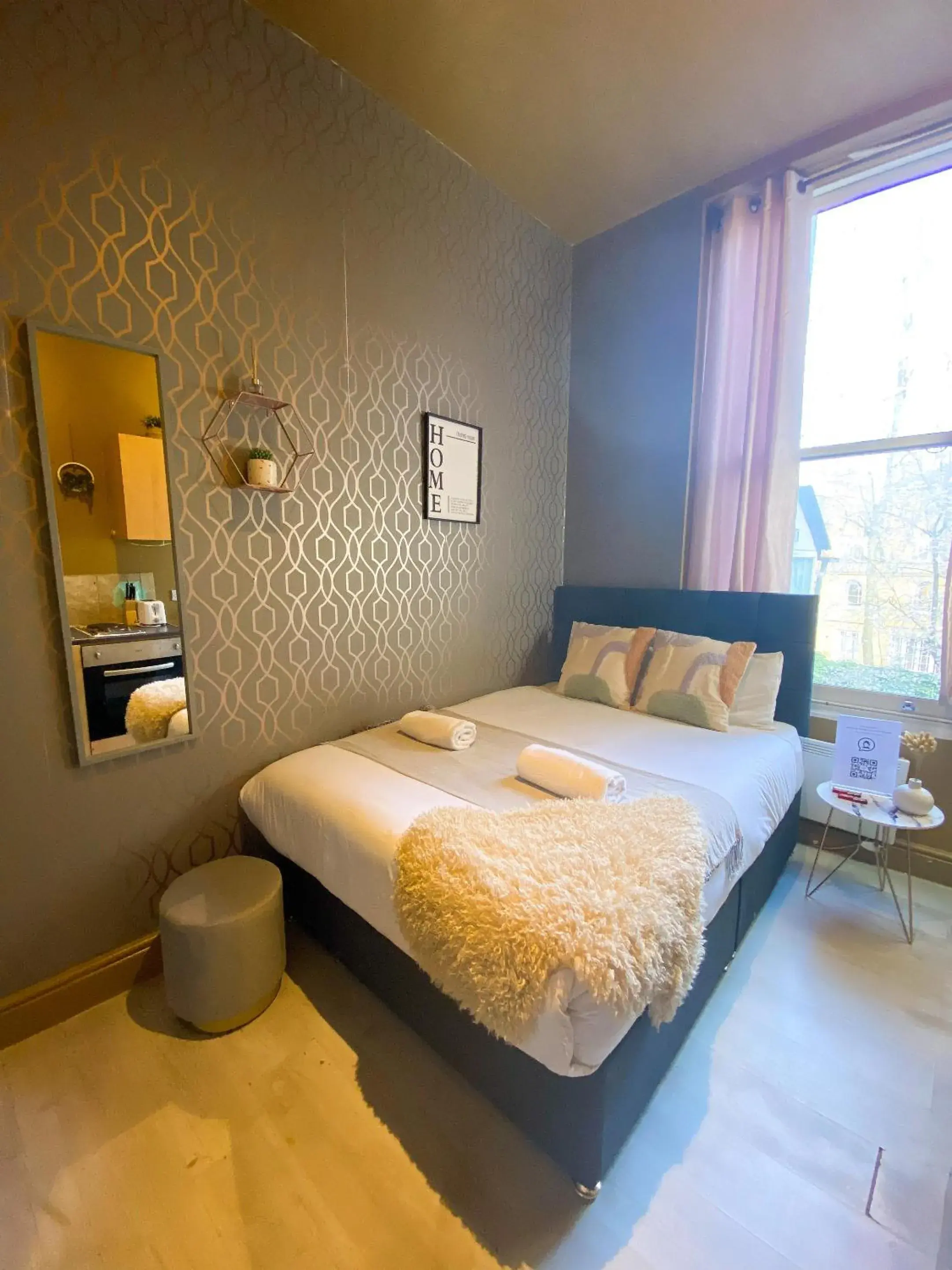 Studio in Holland Road Stays Studio in Holland Road Stays