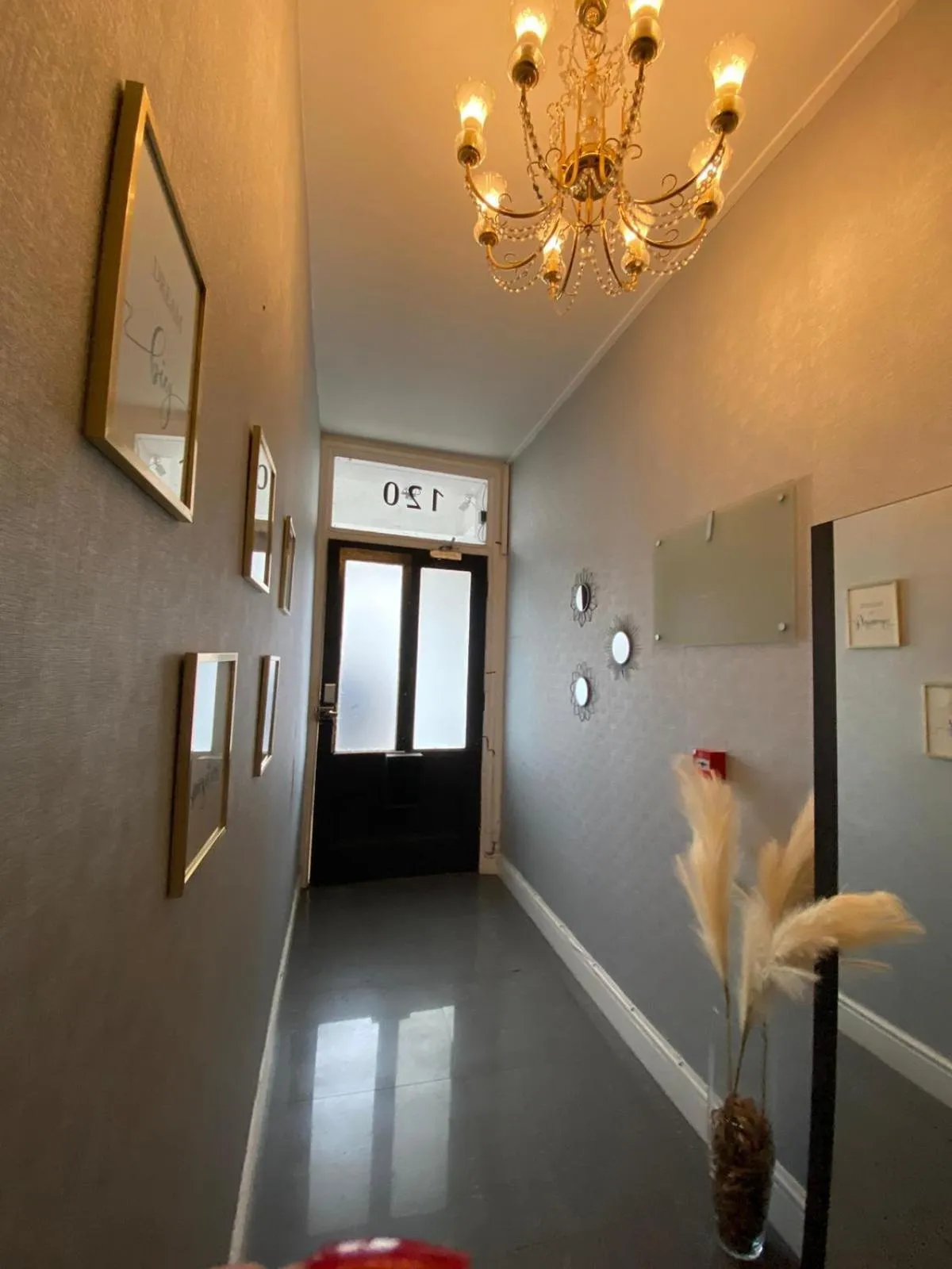 Lobby or reception in Holland Road Stays