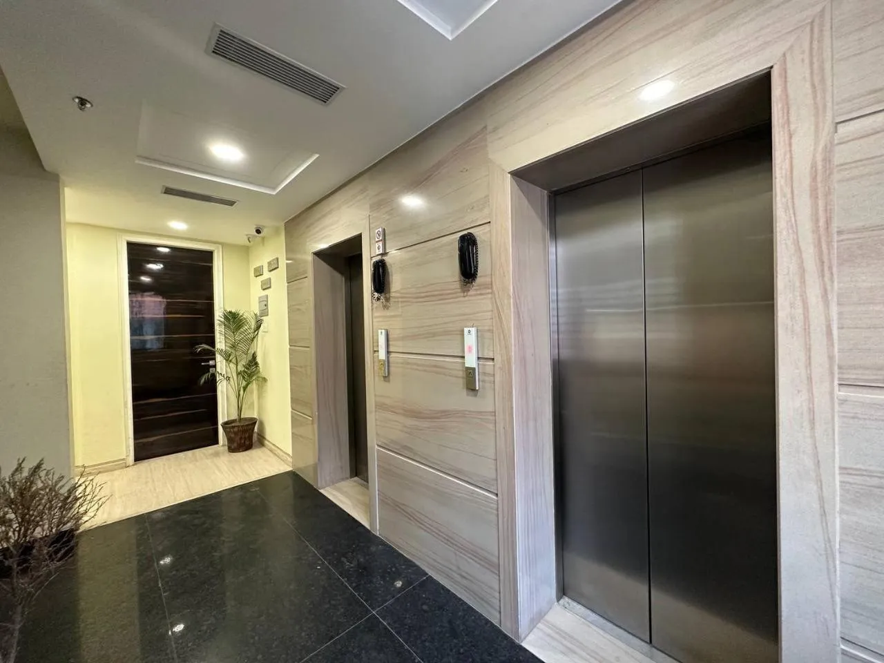 Area and facilities in Hotel Hardik Palacio