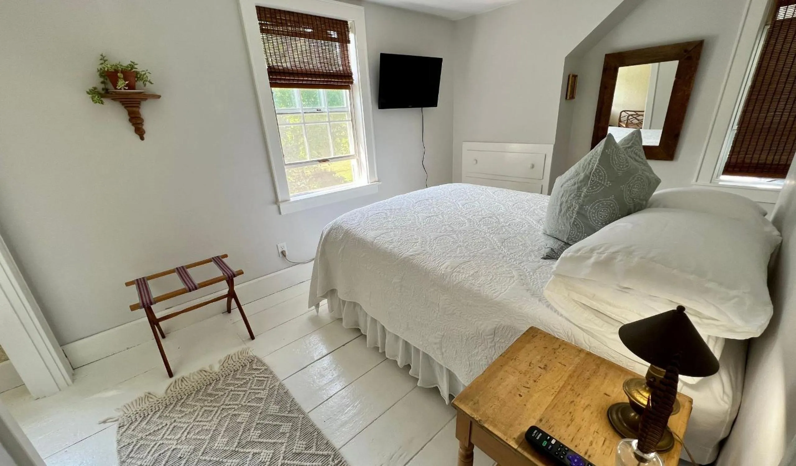 Bedroom in The Griff Inn