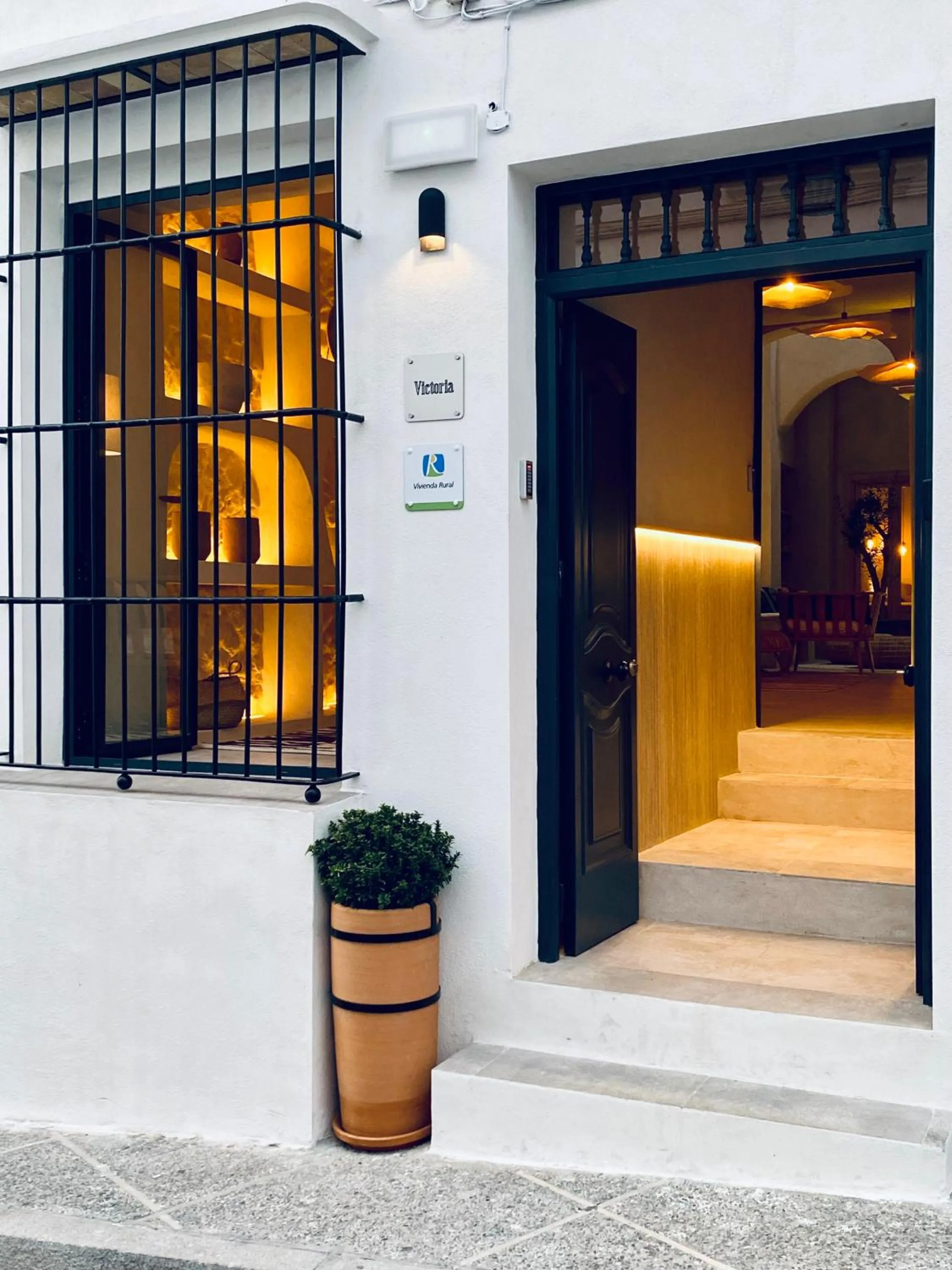 VICTORIA - by Ático73