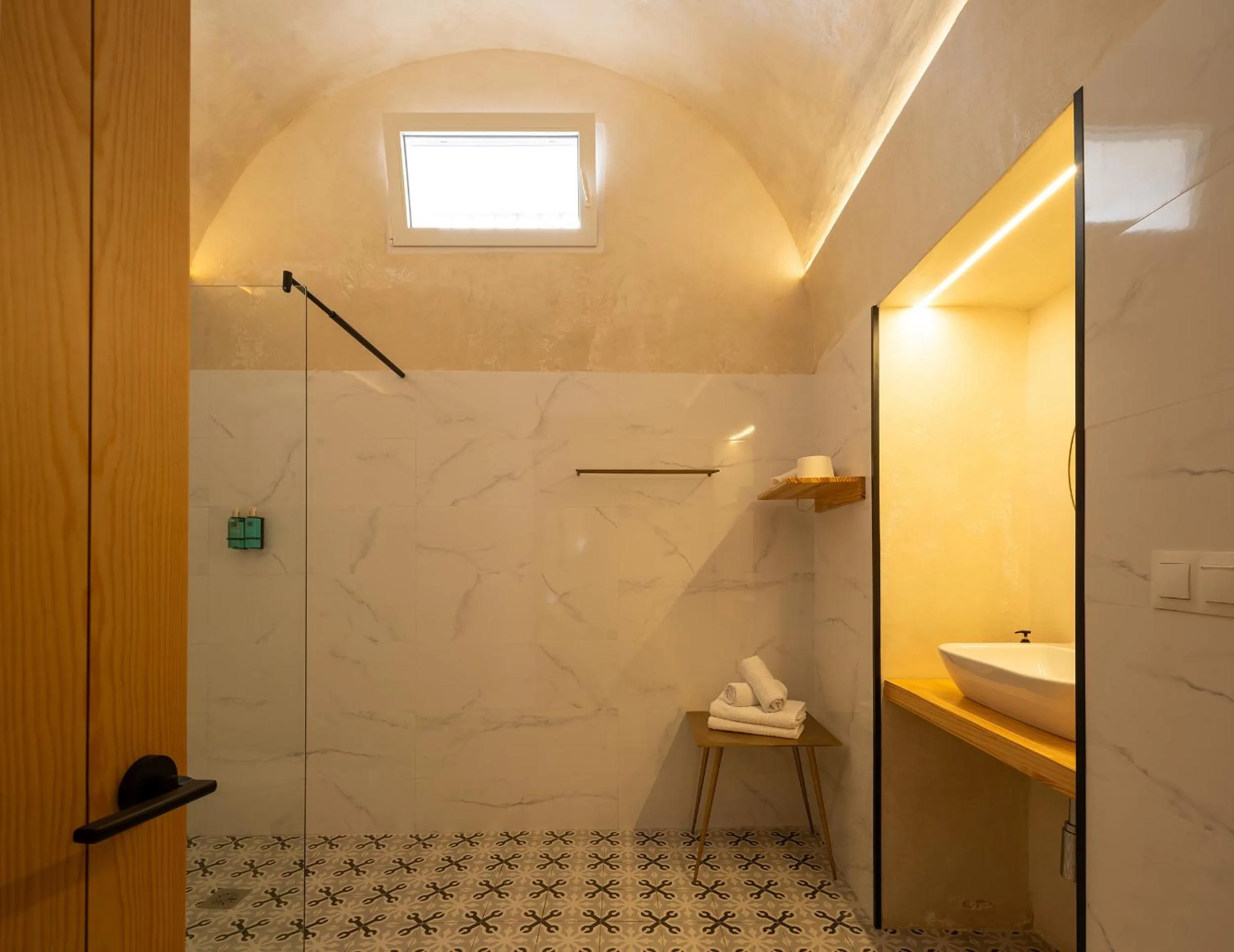 VICTORIA - by Ático73