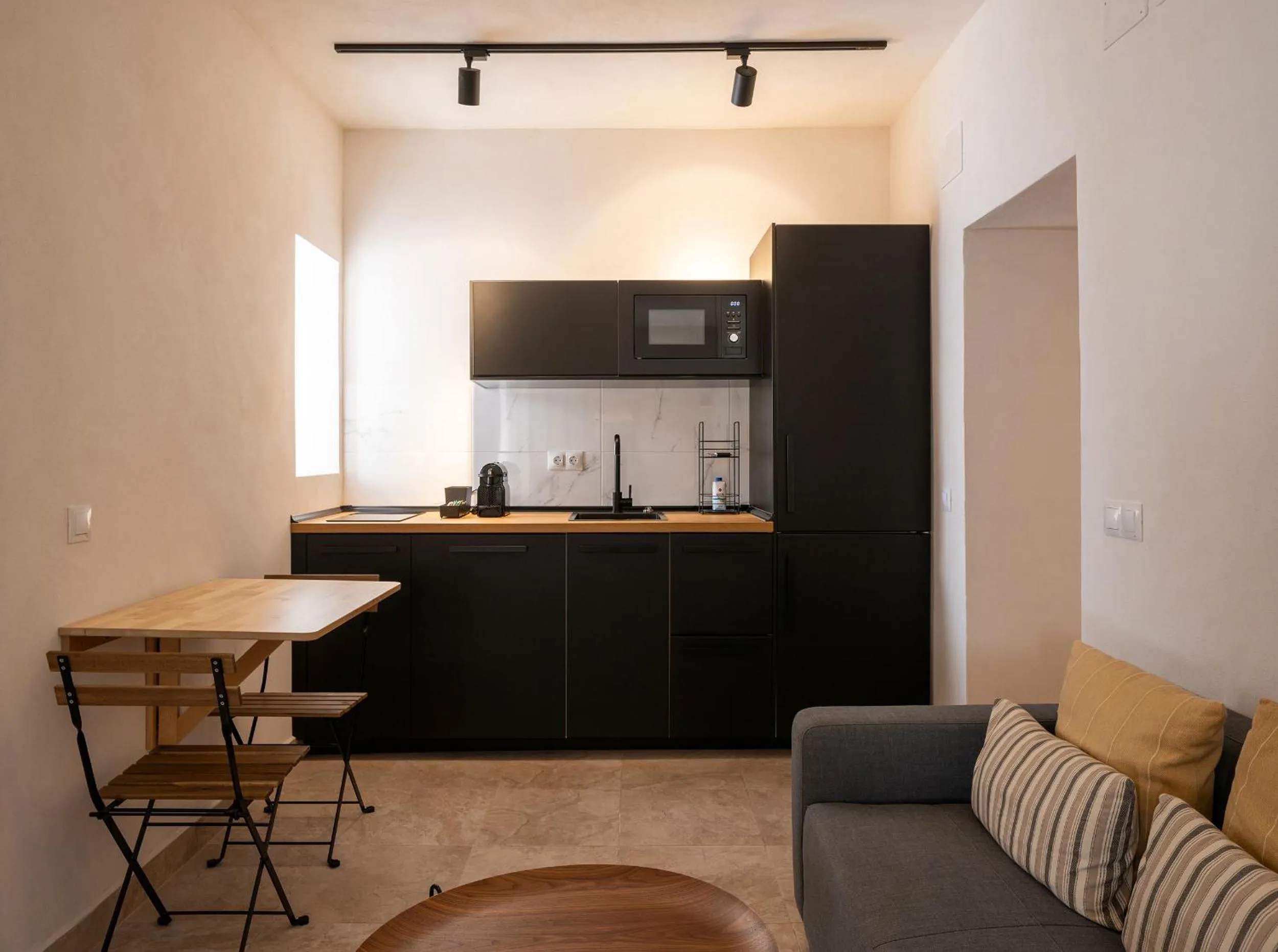 VICTORIA - by Ático73