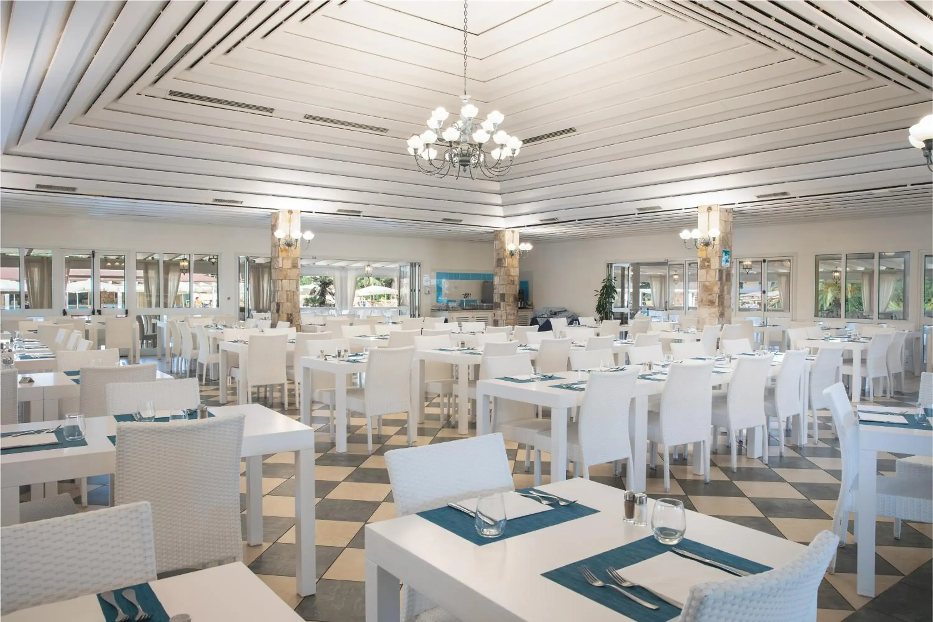 Restaurant/places to eat in Tirreno Resort Restaurant/places to eat in Tirreno Resort