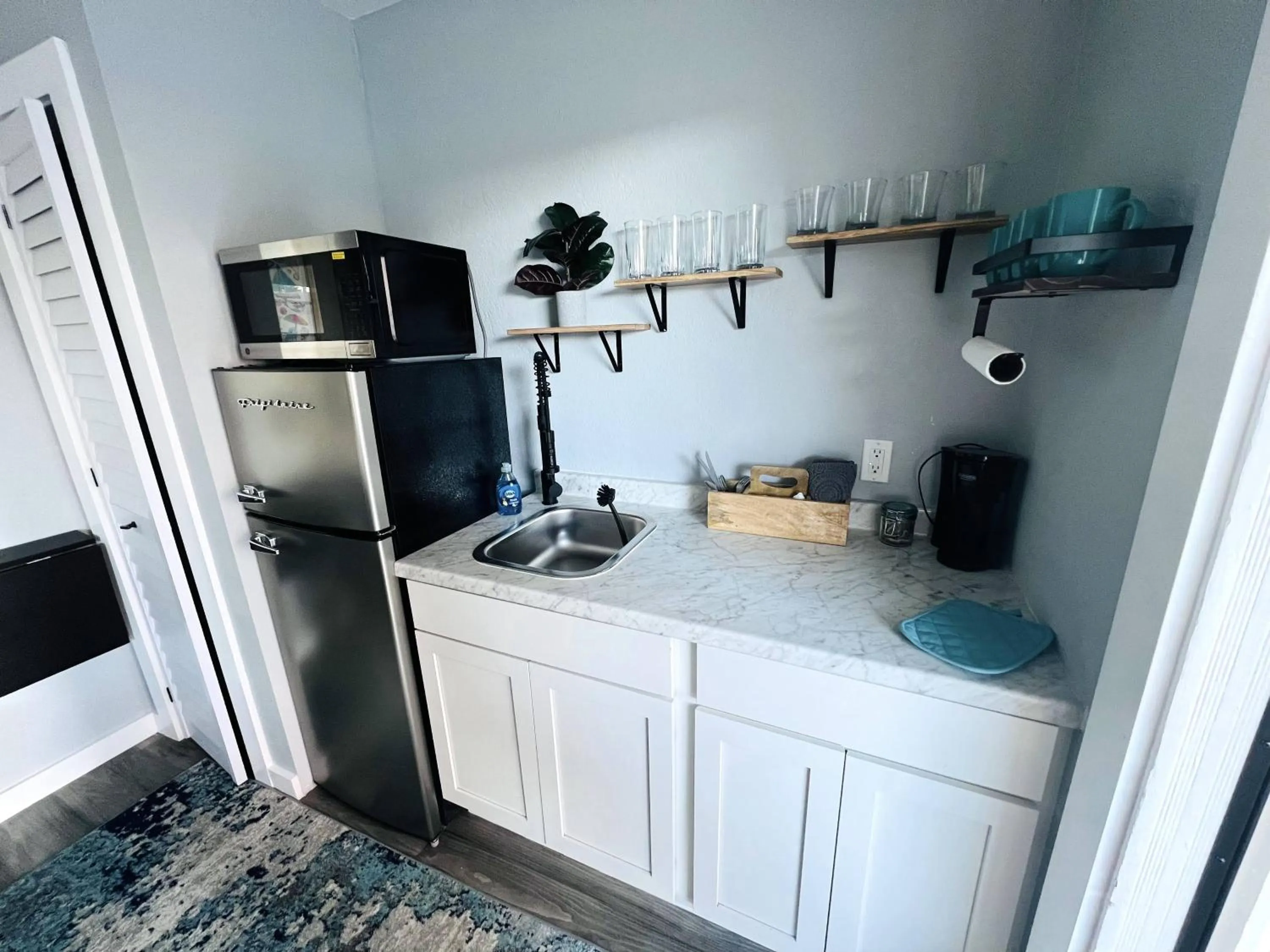 Kitchen or kitchenette in 1915 Beach Club