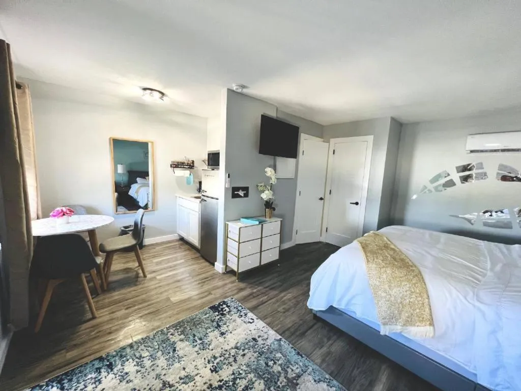 Bed in 1915 Beach Club