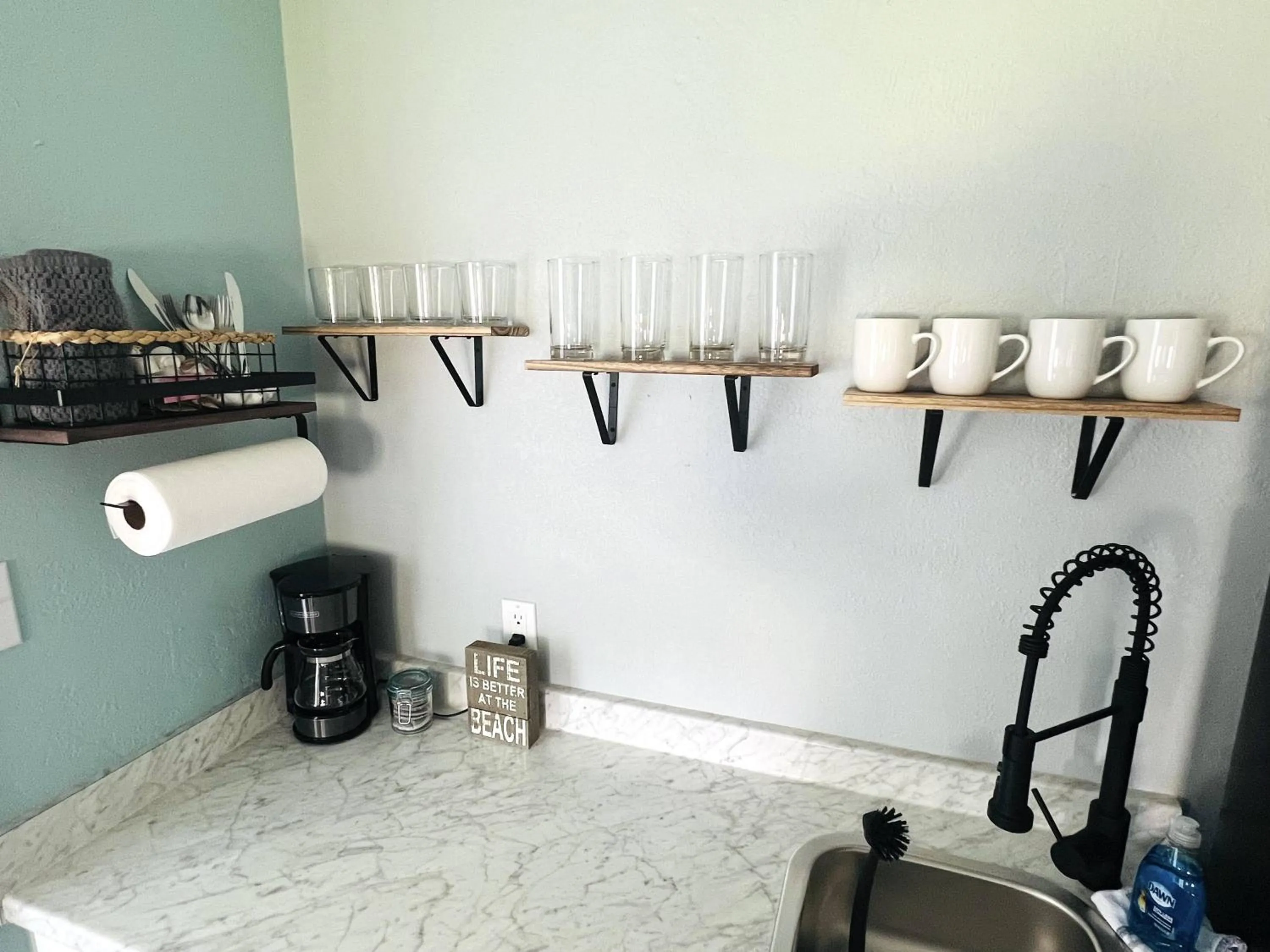 Kitchen or kitchenette in 1915 Beach Club