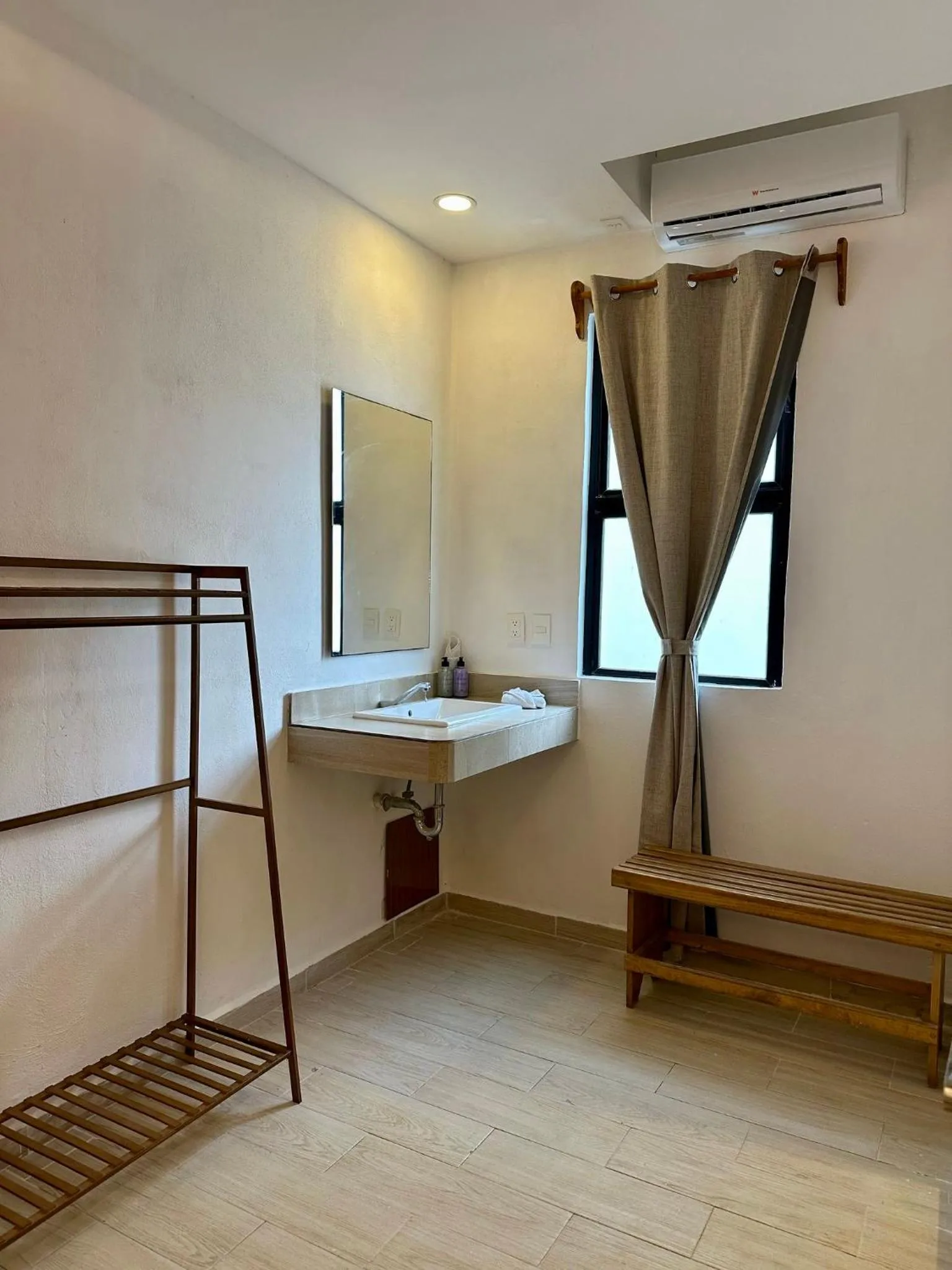 Bathroom, Bed in Nomads Party Hotel