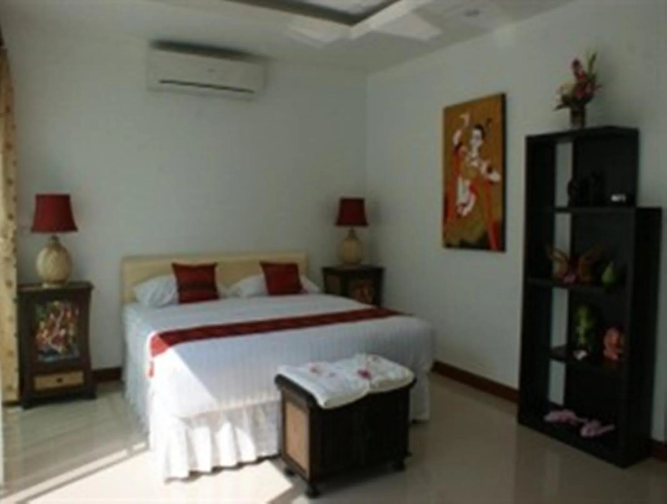 Photo of the whole room, Bed in Sumali Villa