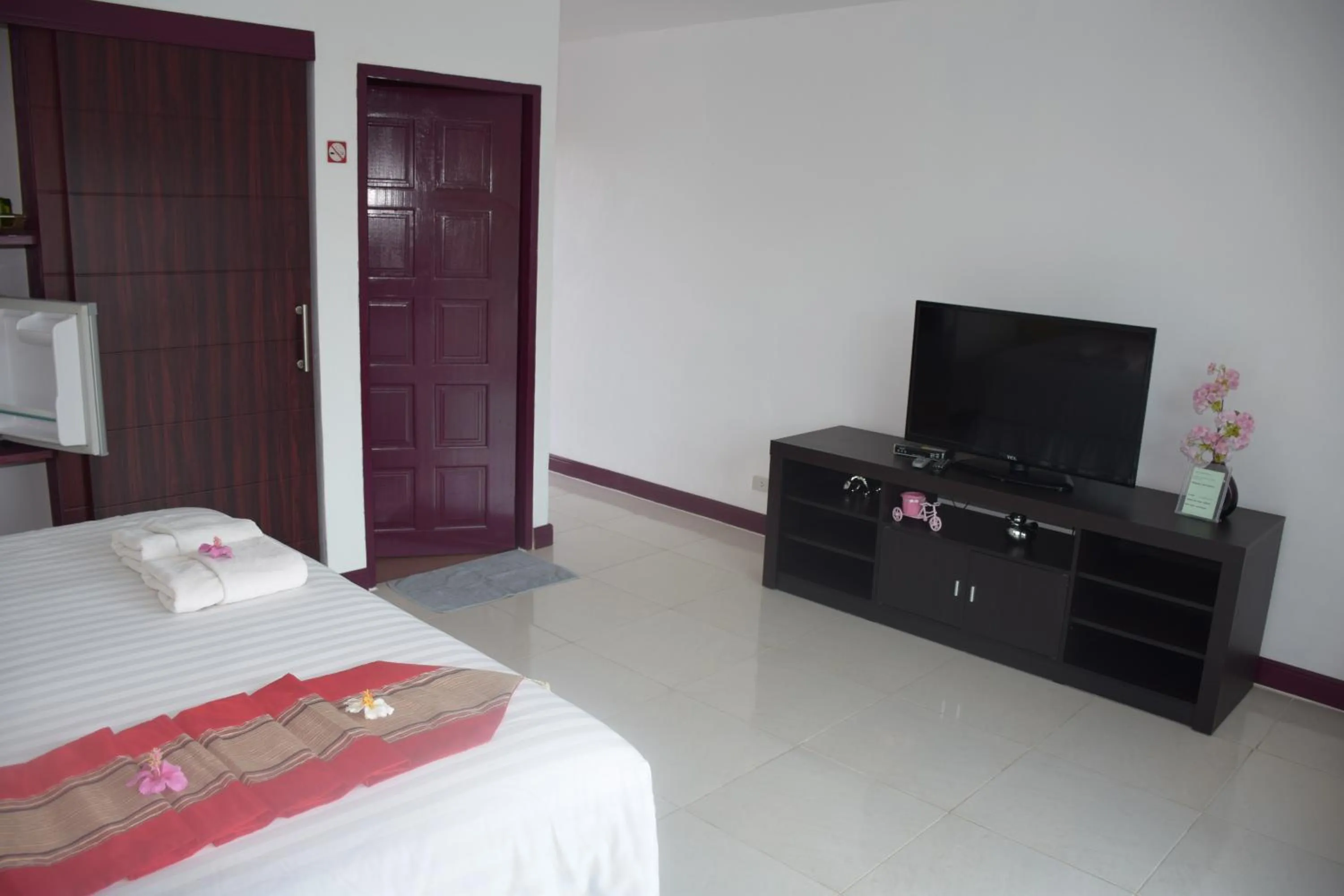 Photo of the whole room, Bed in Sumali Villa