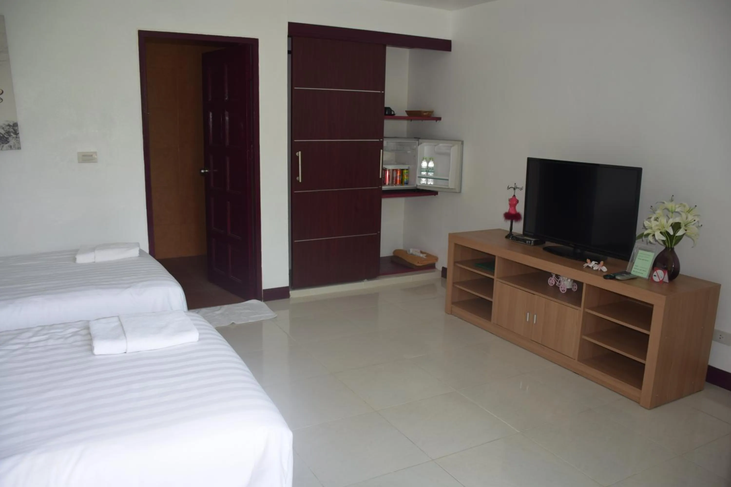 Photo of the whole room, Bed in Sumali Villa