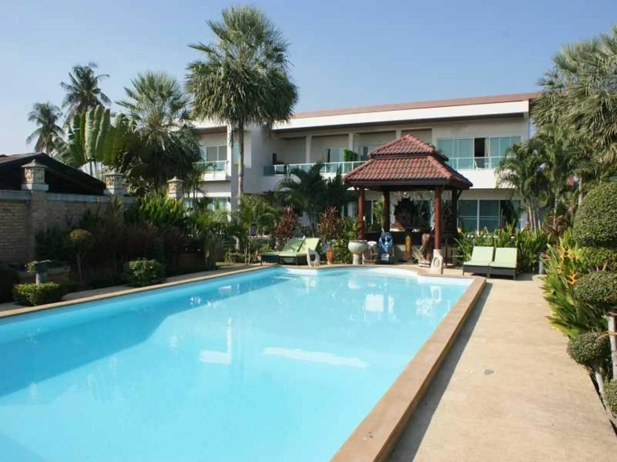 Swimming pool in Sumali Villa