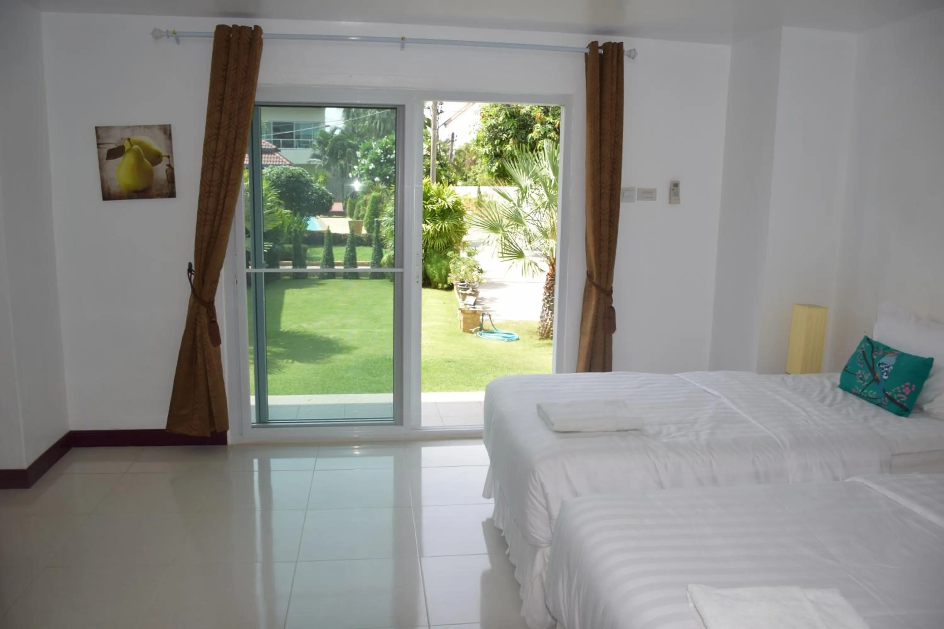 Photo of the whole room, Bed in Sumali Villa
