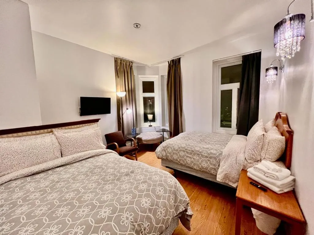 Bedroom, Bed in hotel le coach