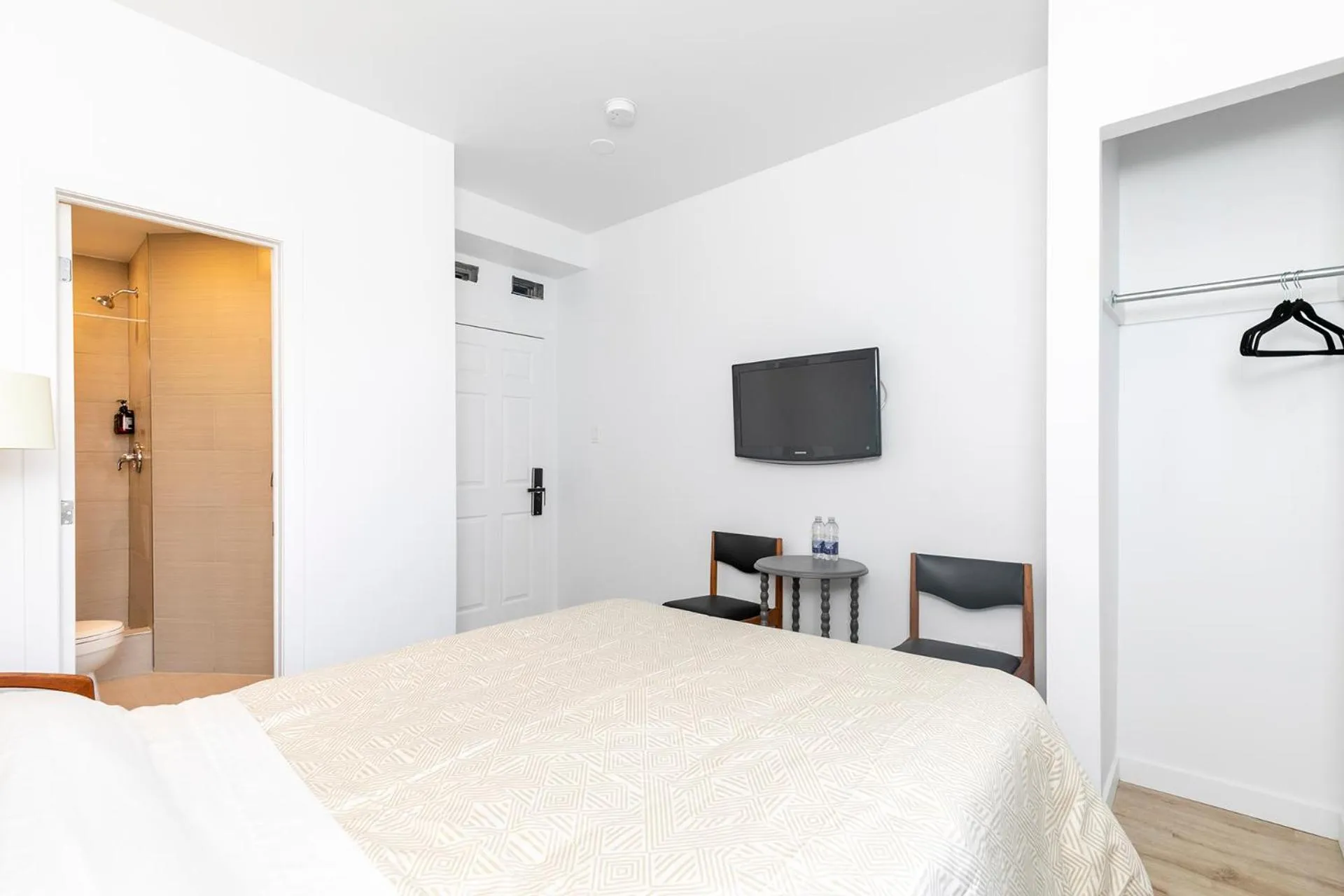 Bedroom, Bed in hotel le coach