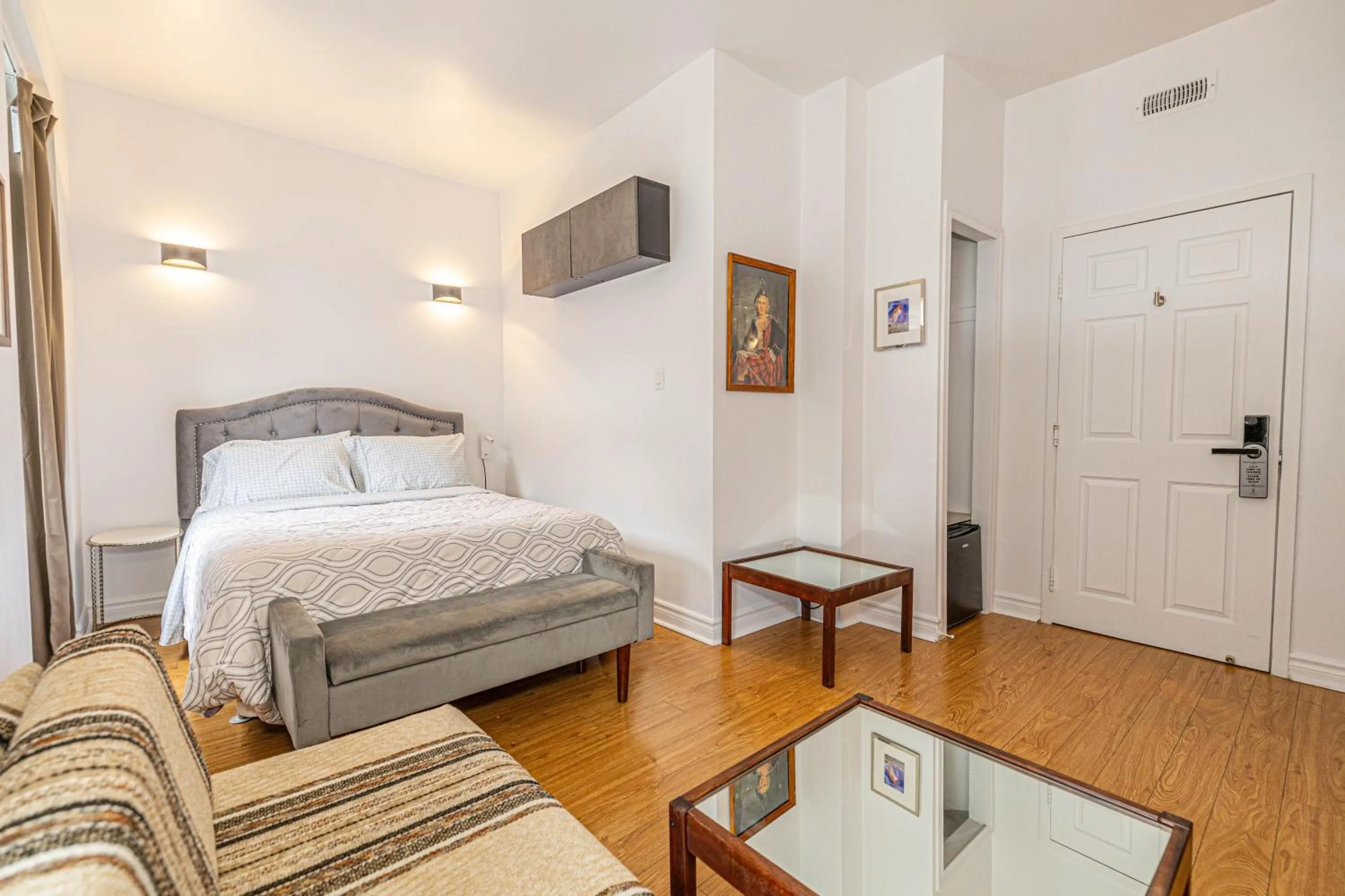 Bedroom, Bed in hotel le coach