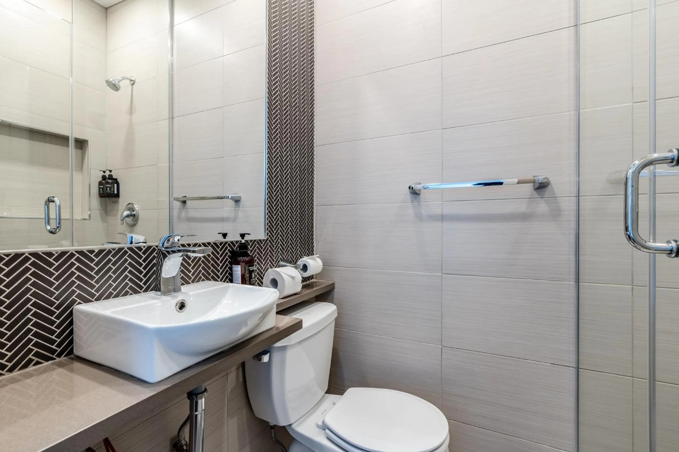 Shower in hotel le coach