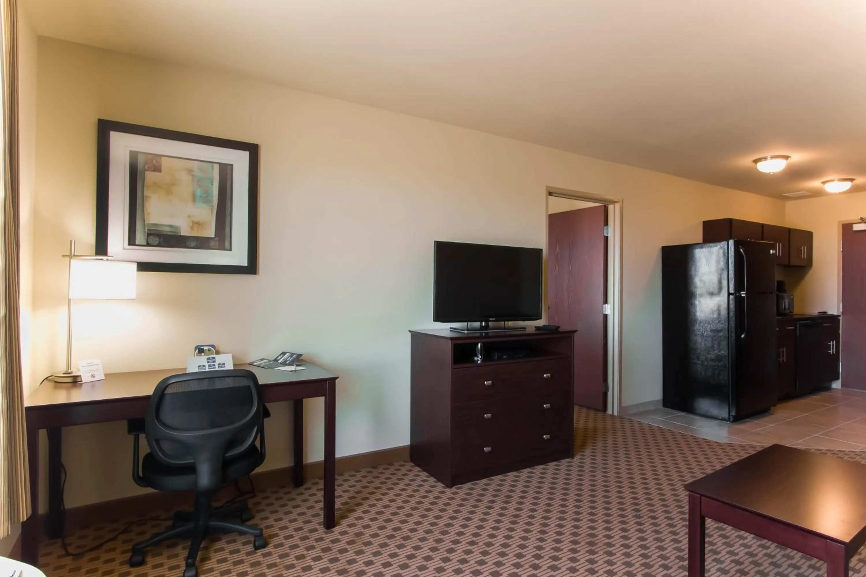 TV and multimedia in Cobblestone Inn & Suites - Eads