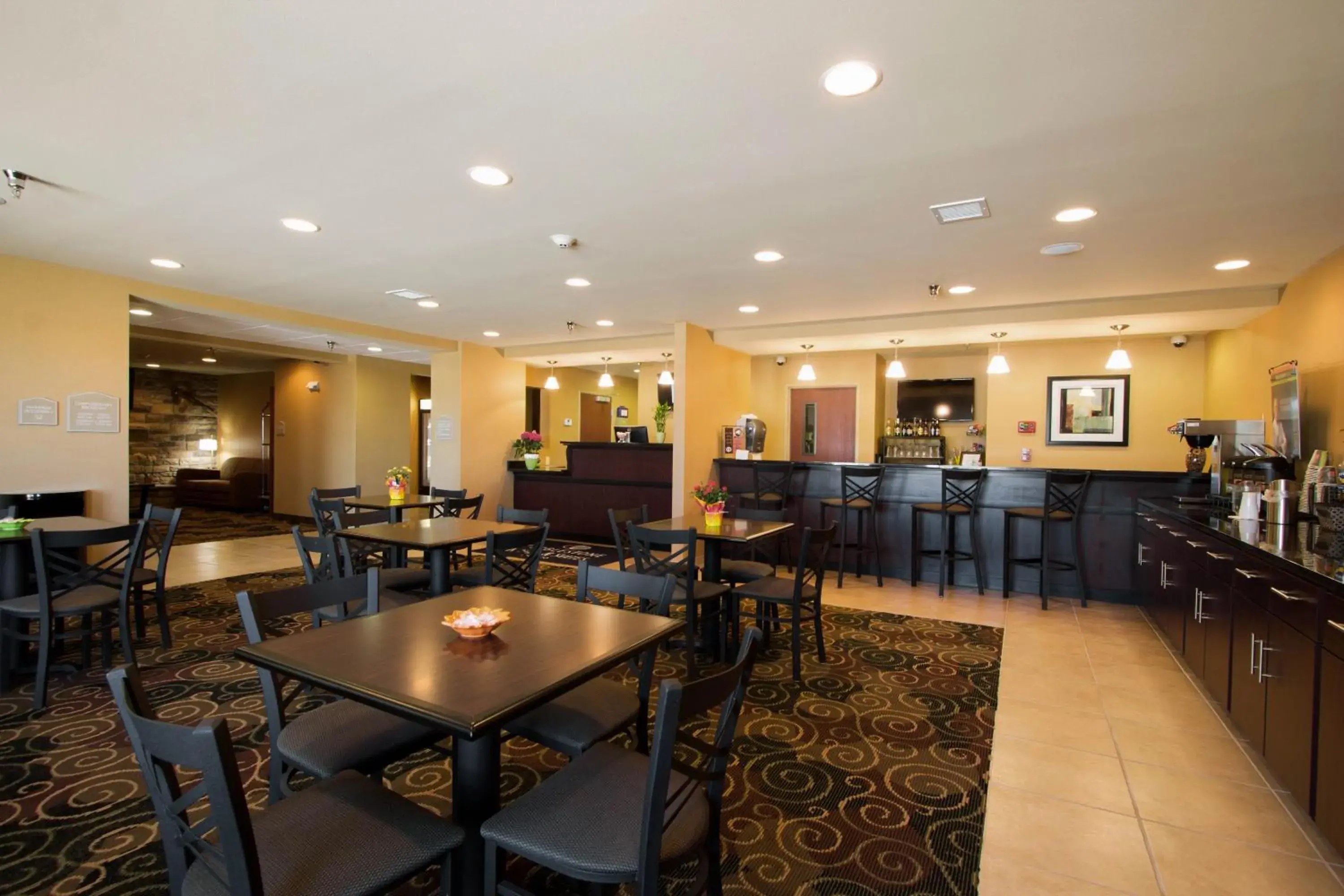 Lounge or bar in Cobblestone Inn & Suites - Eads Lounge or bar in Cobblestone Inn & Suites - Eads