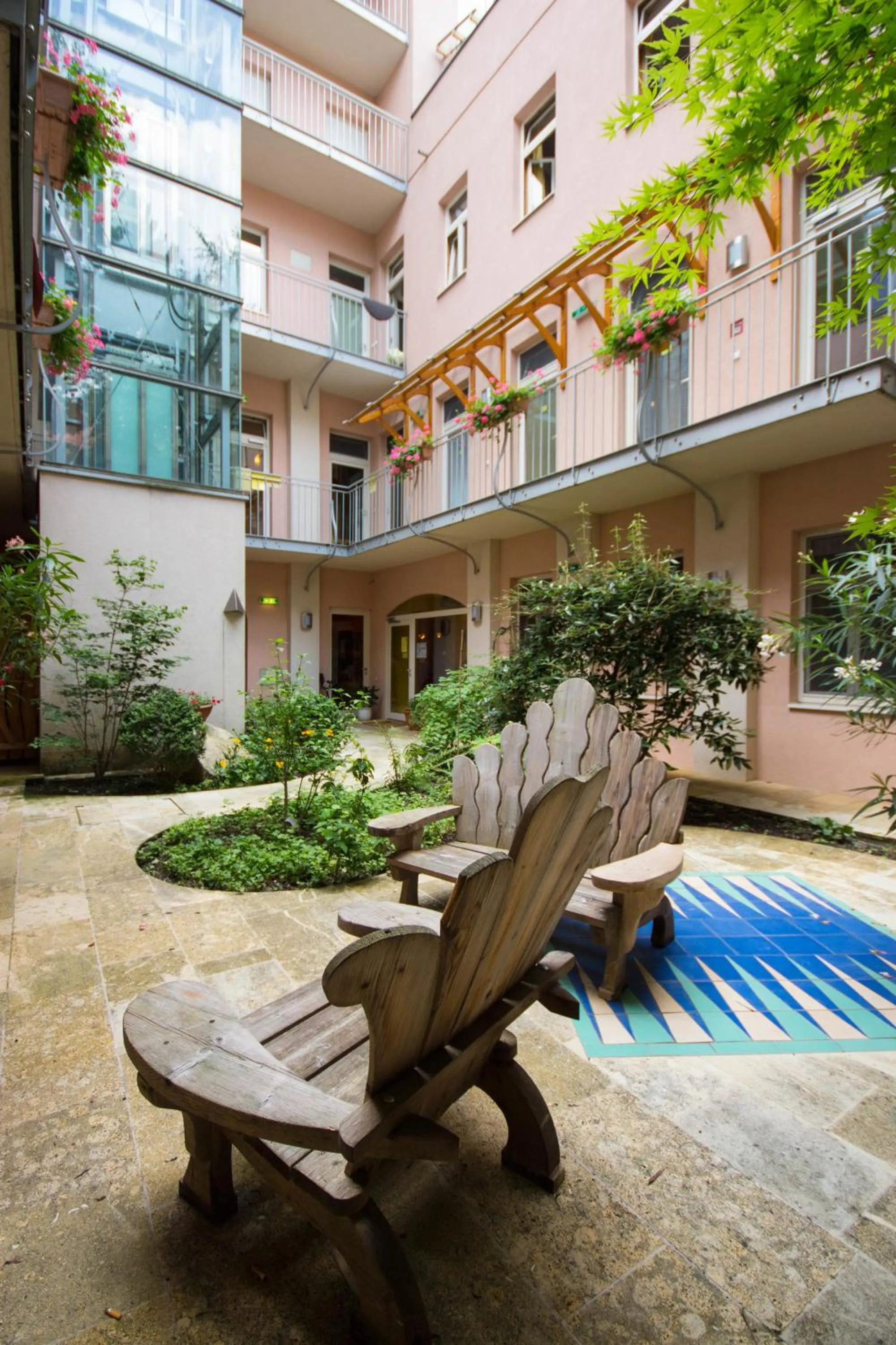 Garden in Vienna Hostel Ruthensteiner