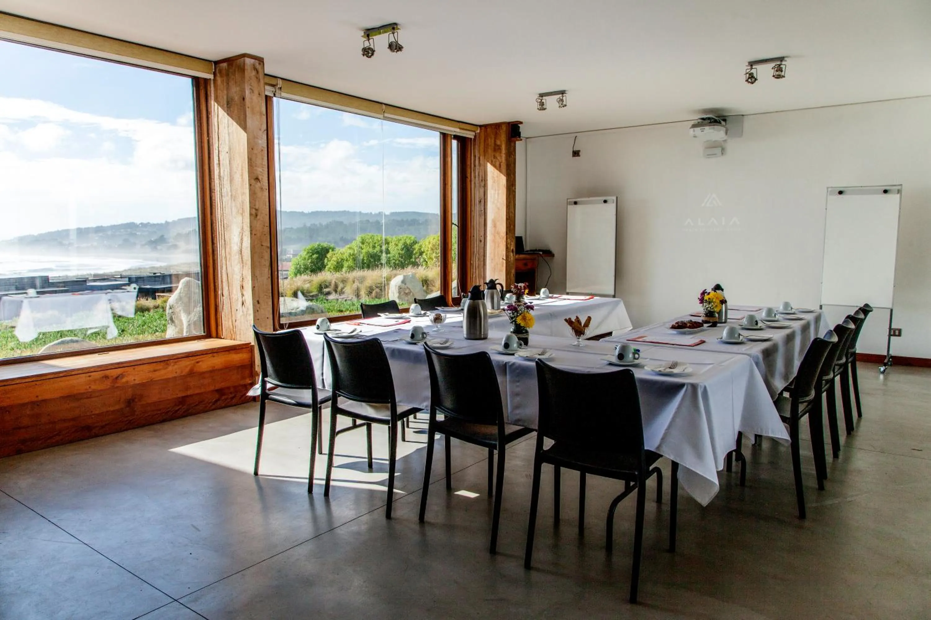 Business facilities in Hotel Alaia