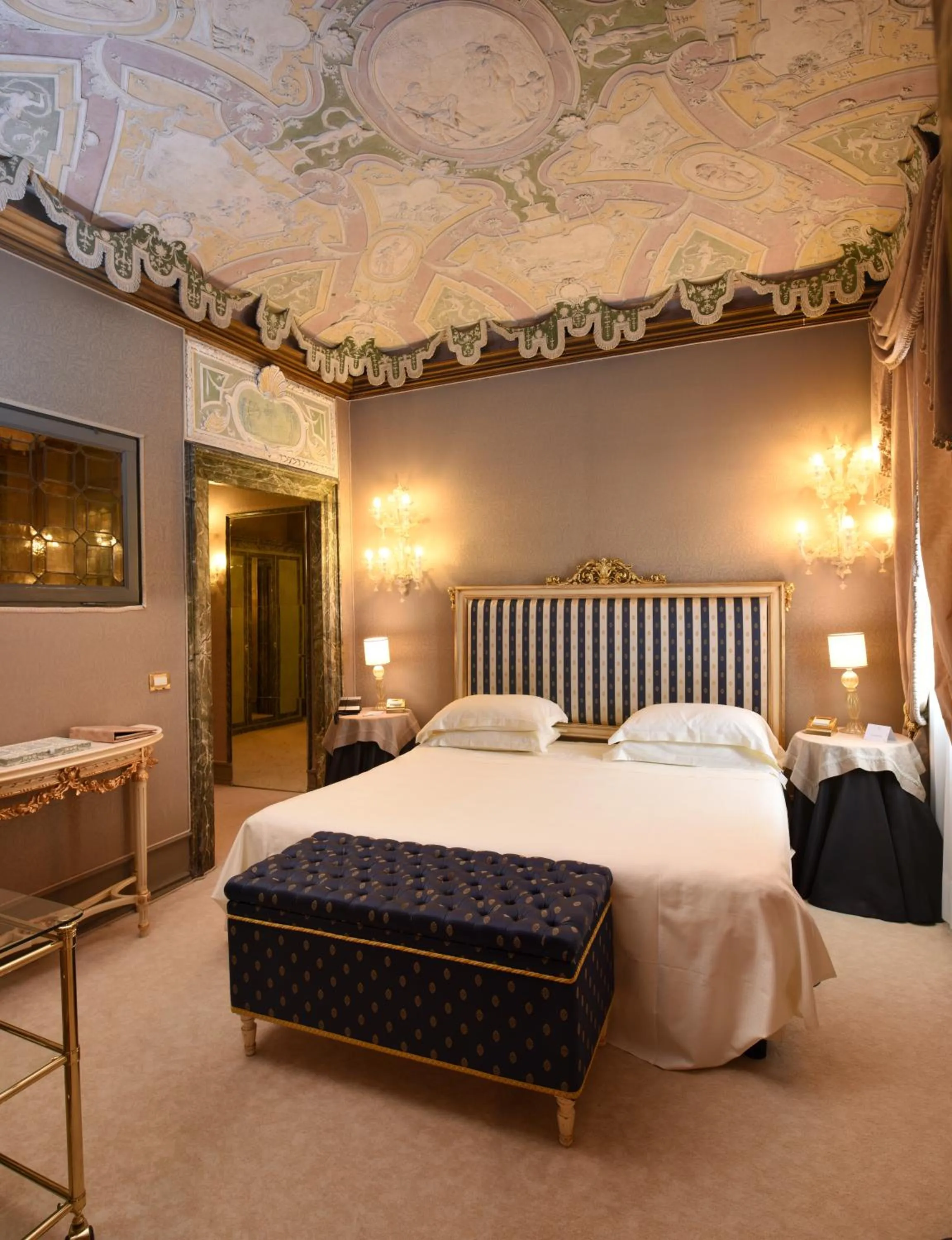 Bed in Ca' Sagredo Hotel