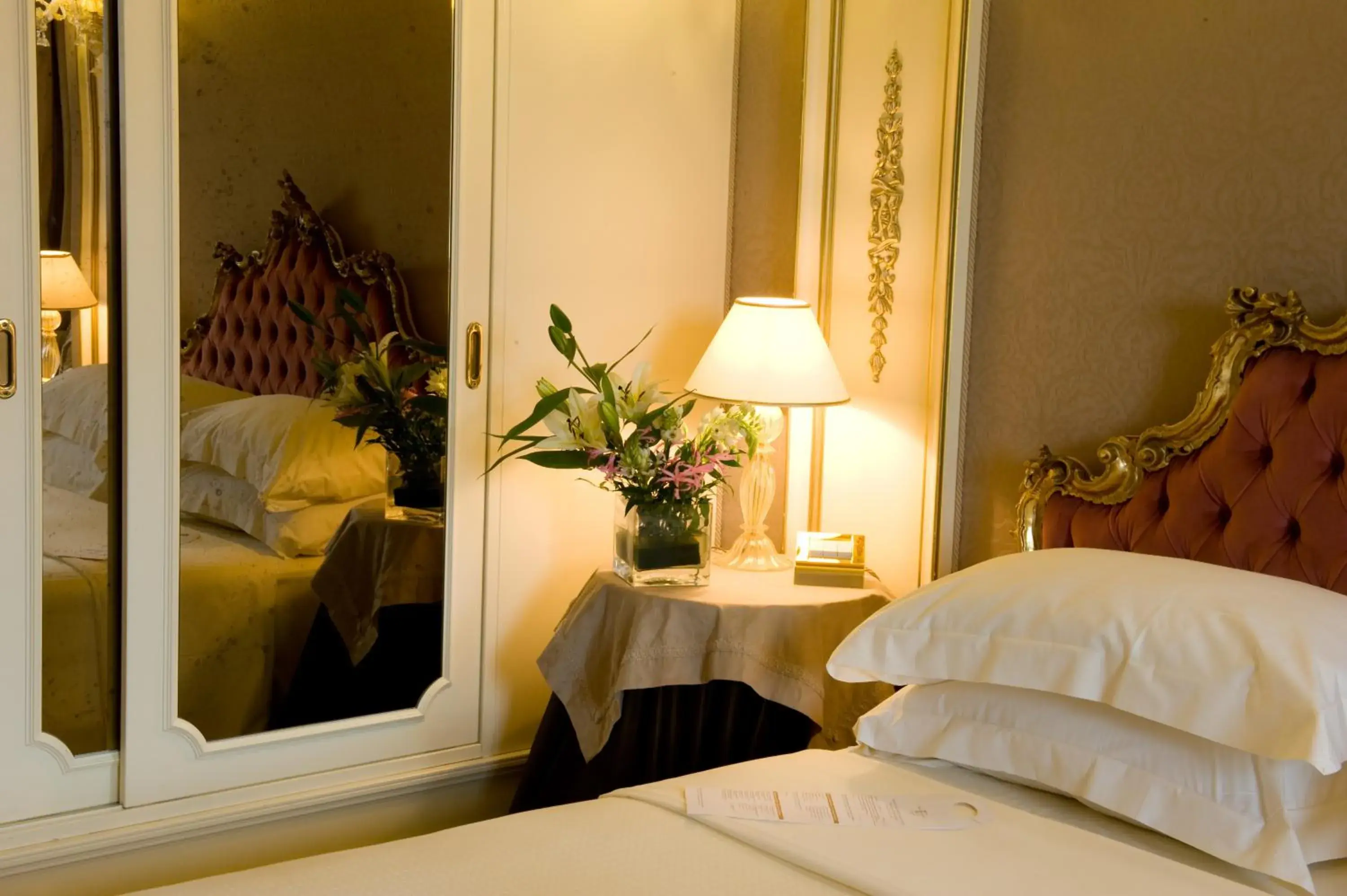 Bed in Ca' Sagredo Hotel Bed in Ca' Sagredo Hotel